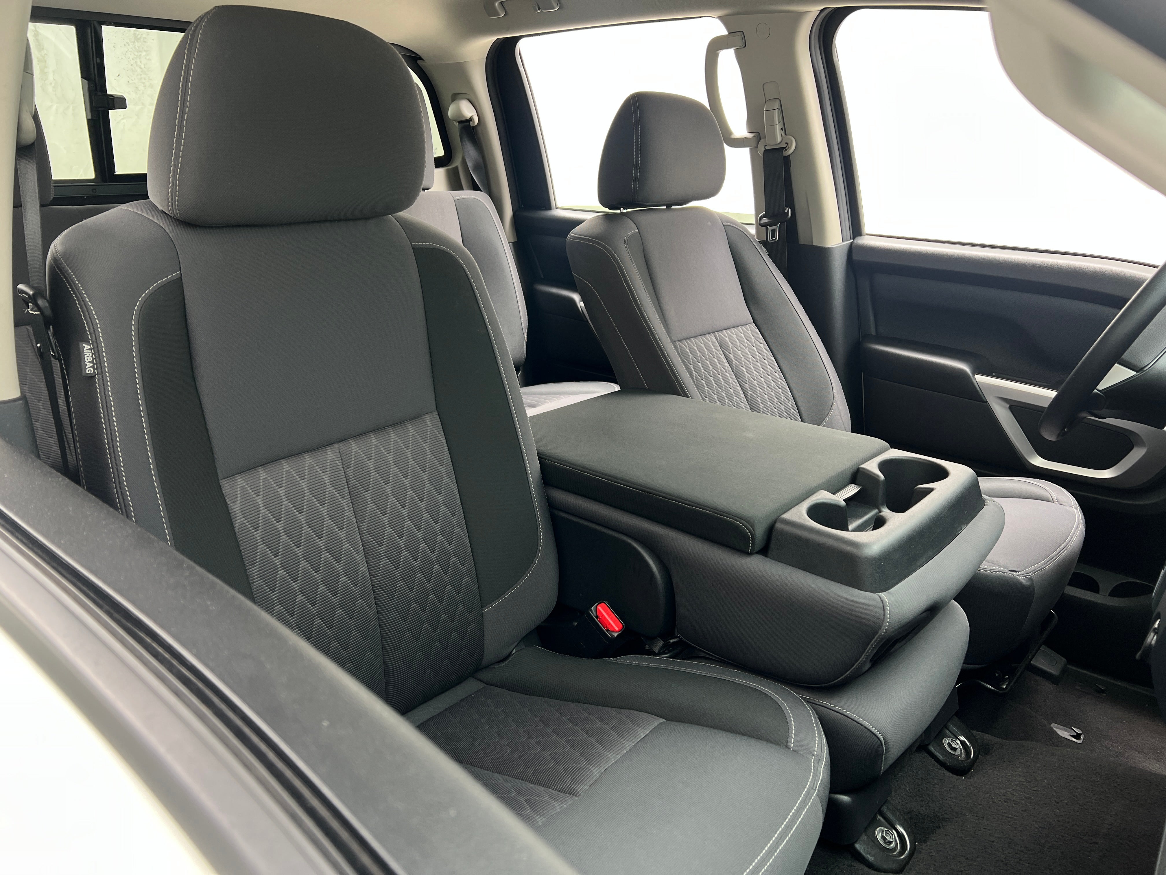 2022 Nissan Titan SV 2