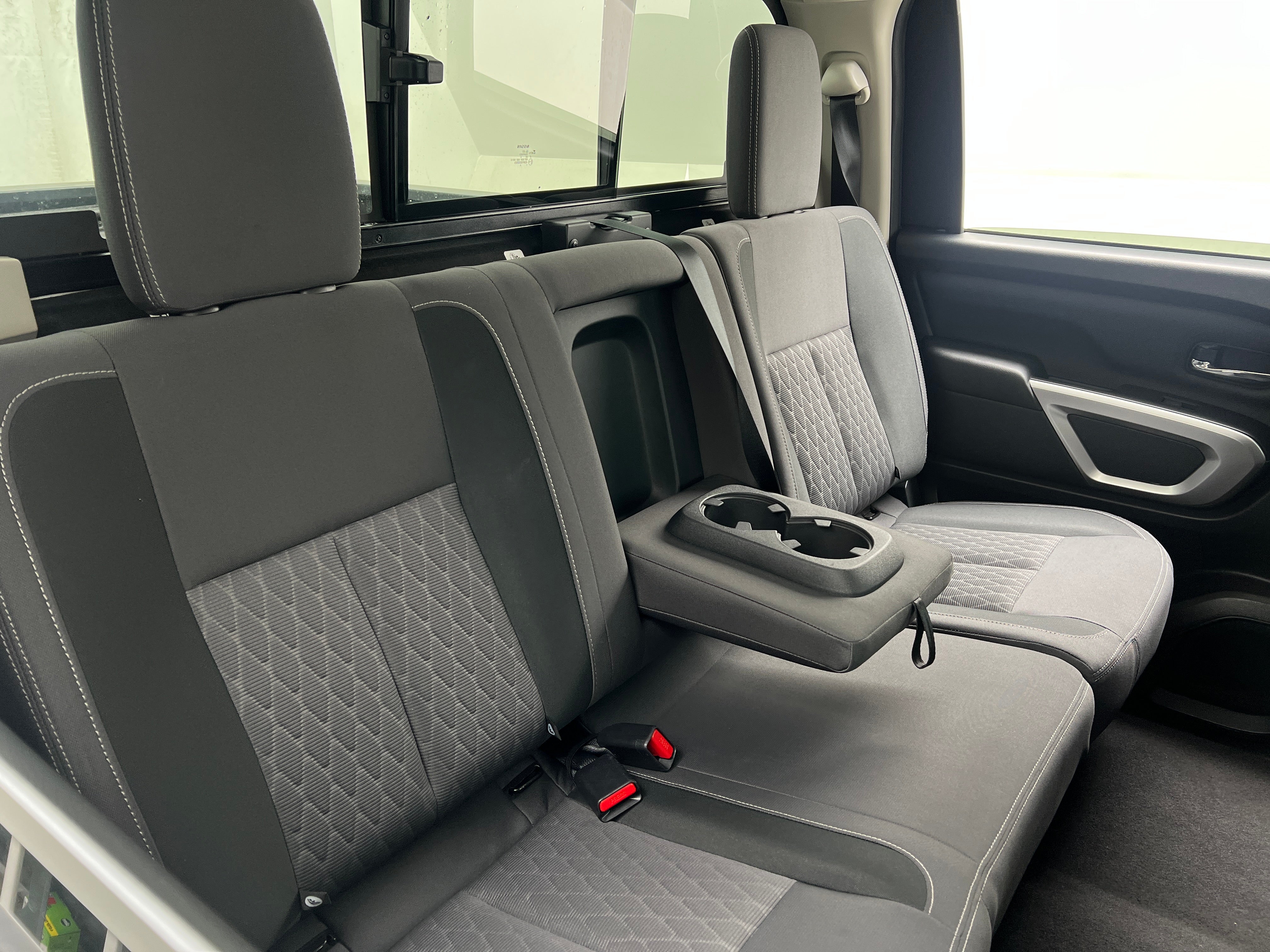 2022 Nissan Titan SV 6