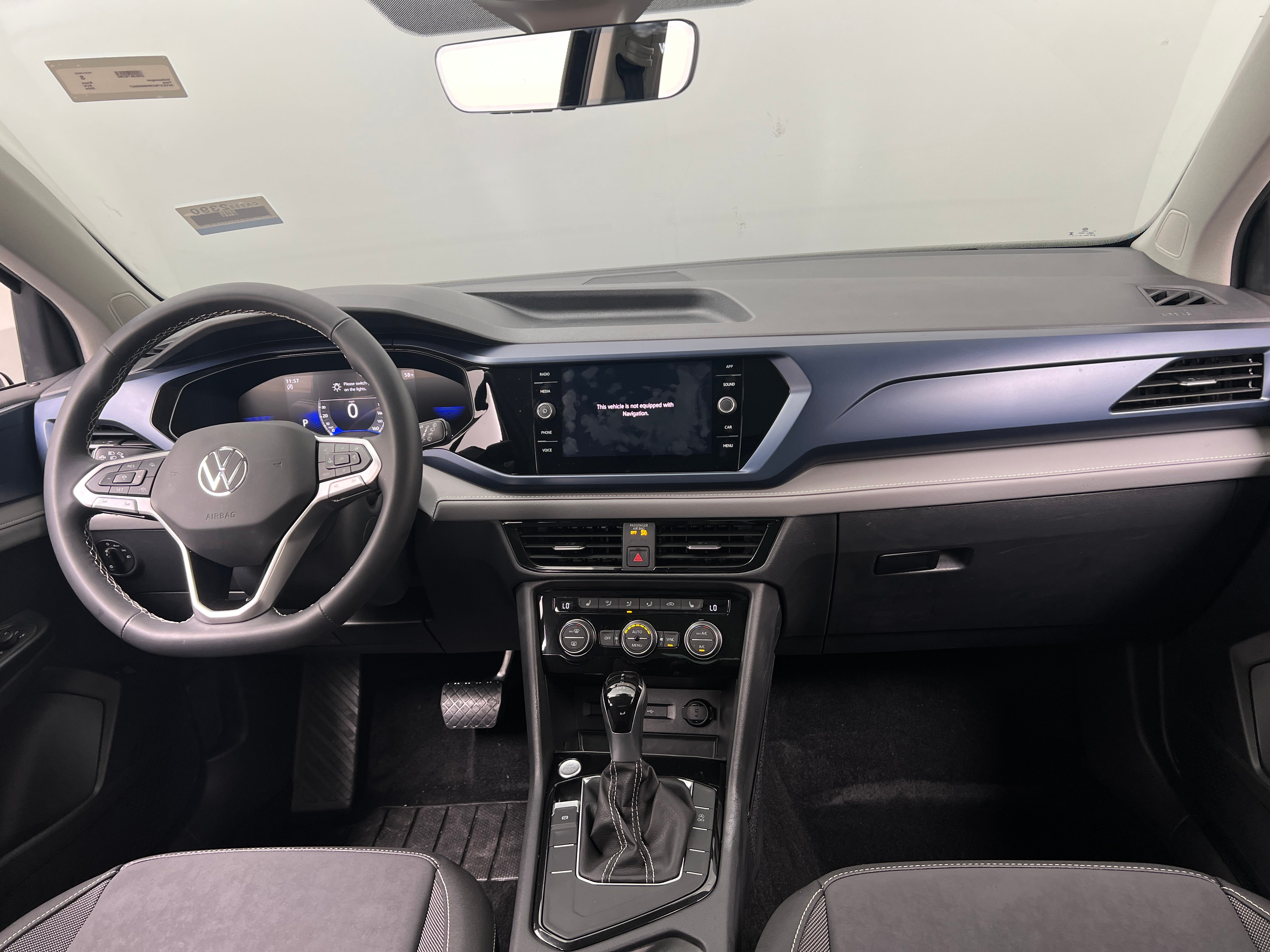 2024 Volkswagen Taos SE 2