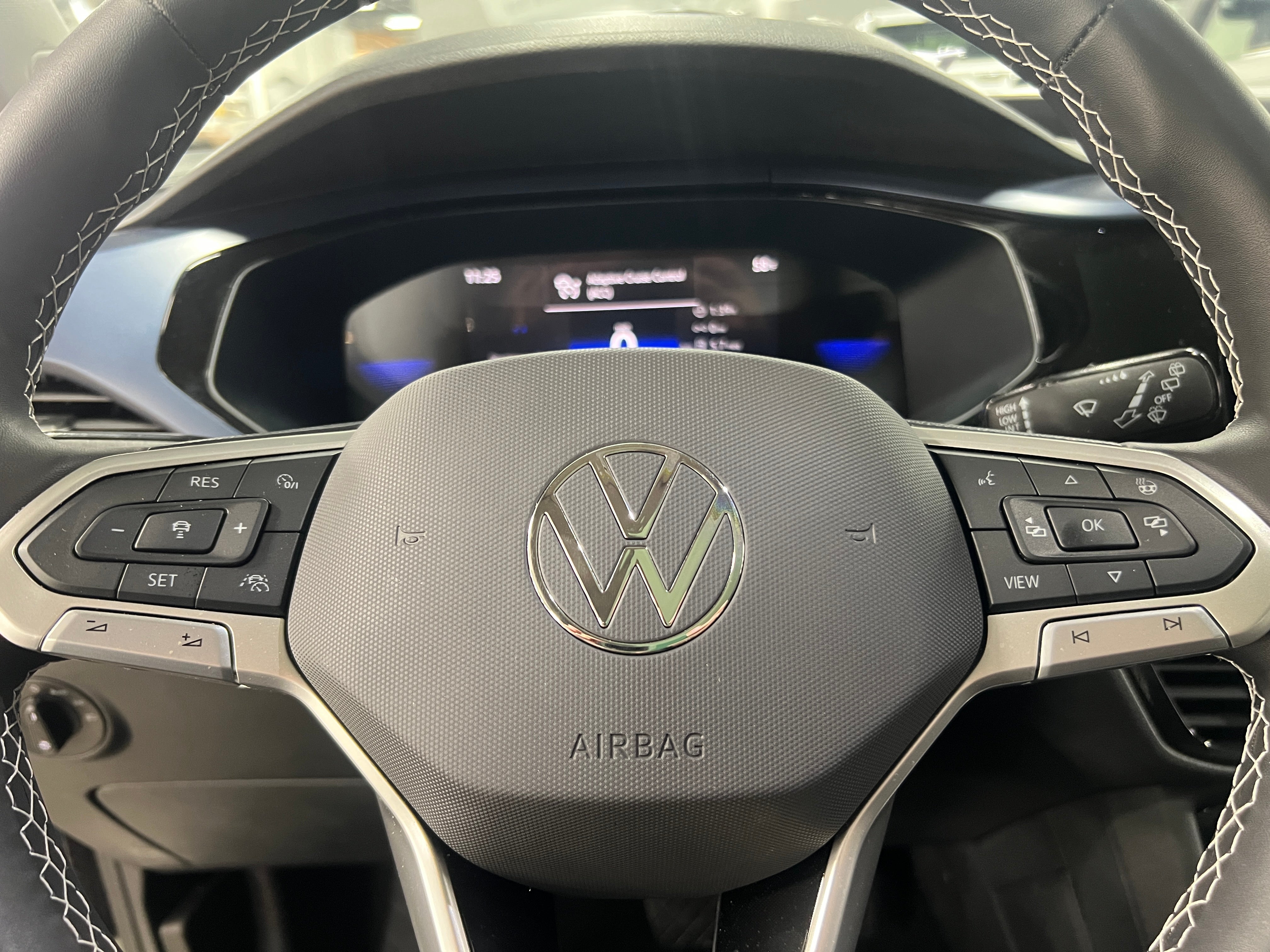 2024 Volkswagen Taos SE 4
