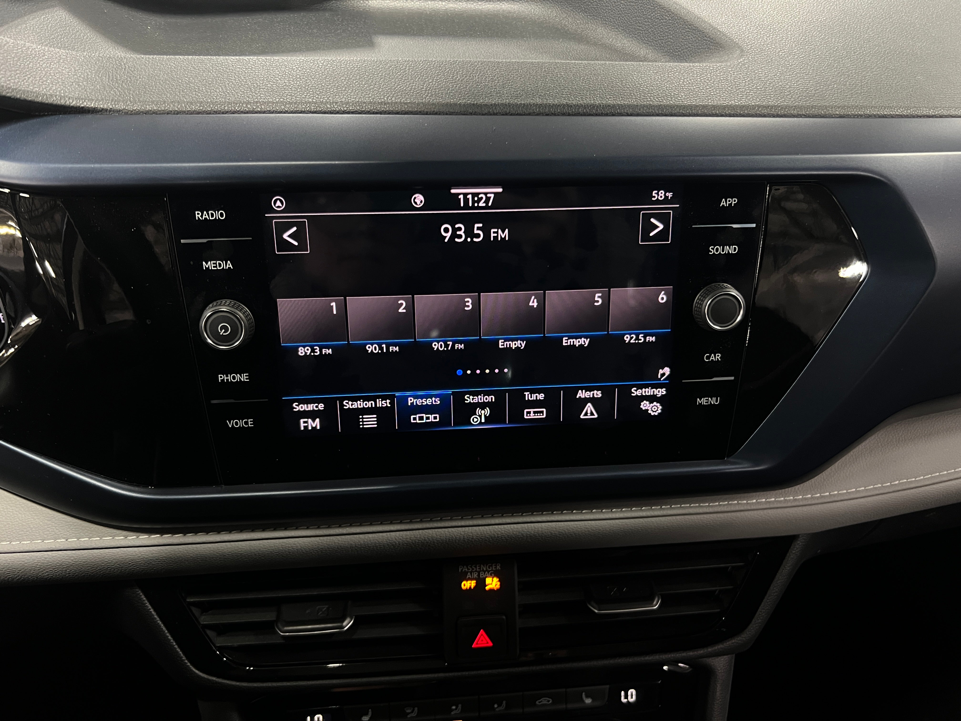 2024 Volkswagen Taos SE 3
