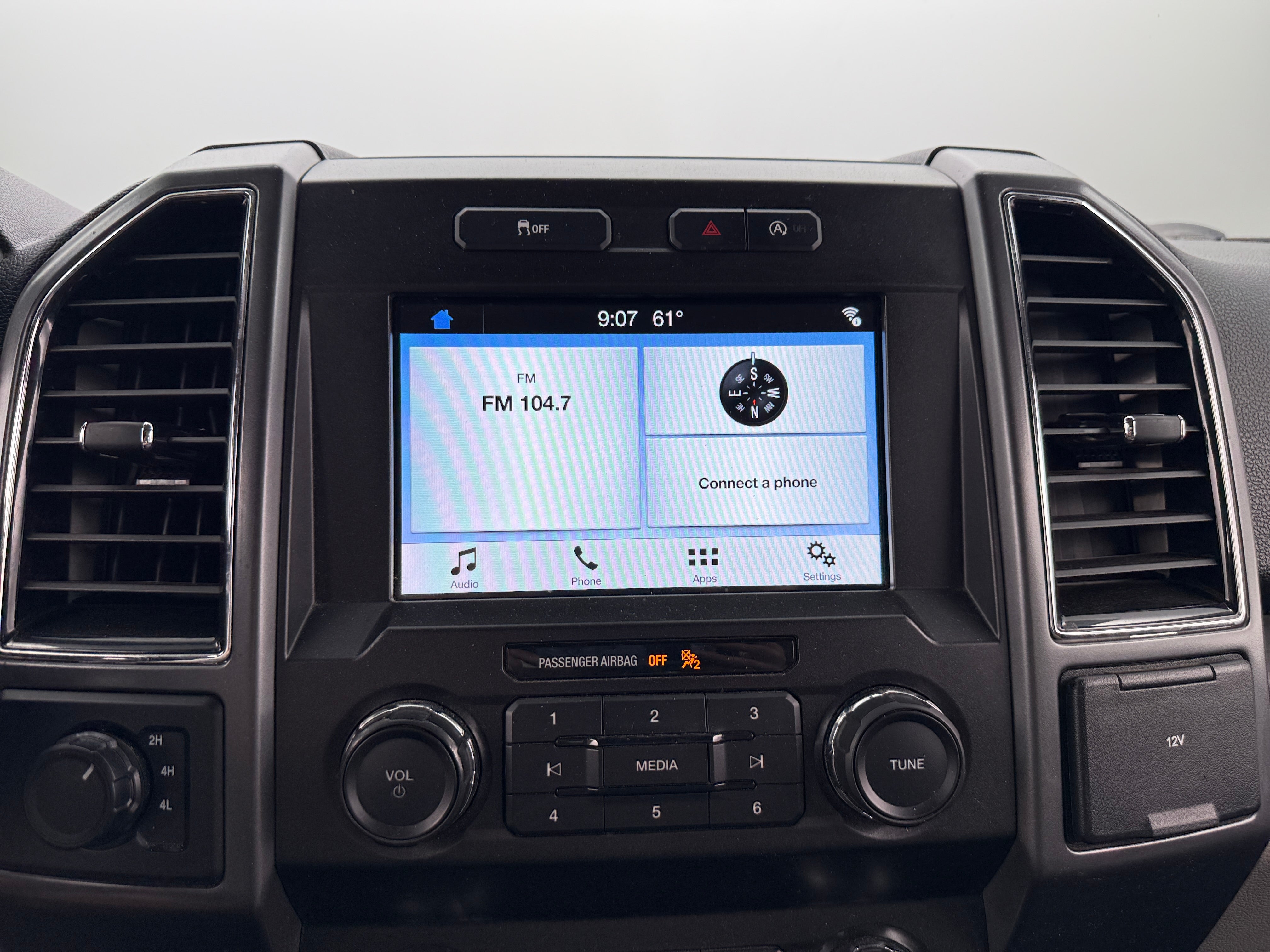2019 Ford Econoline E-150 4