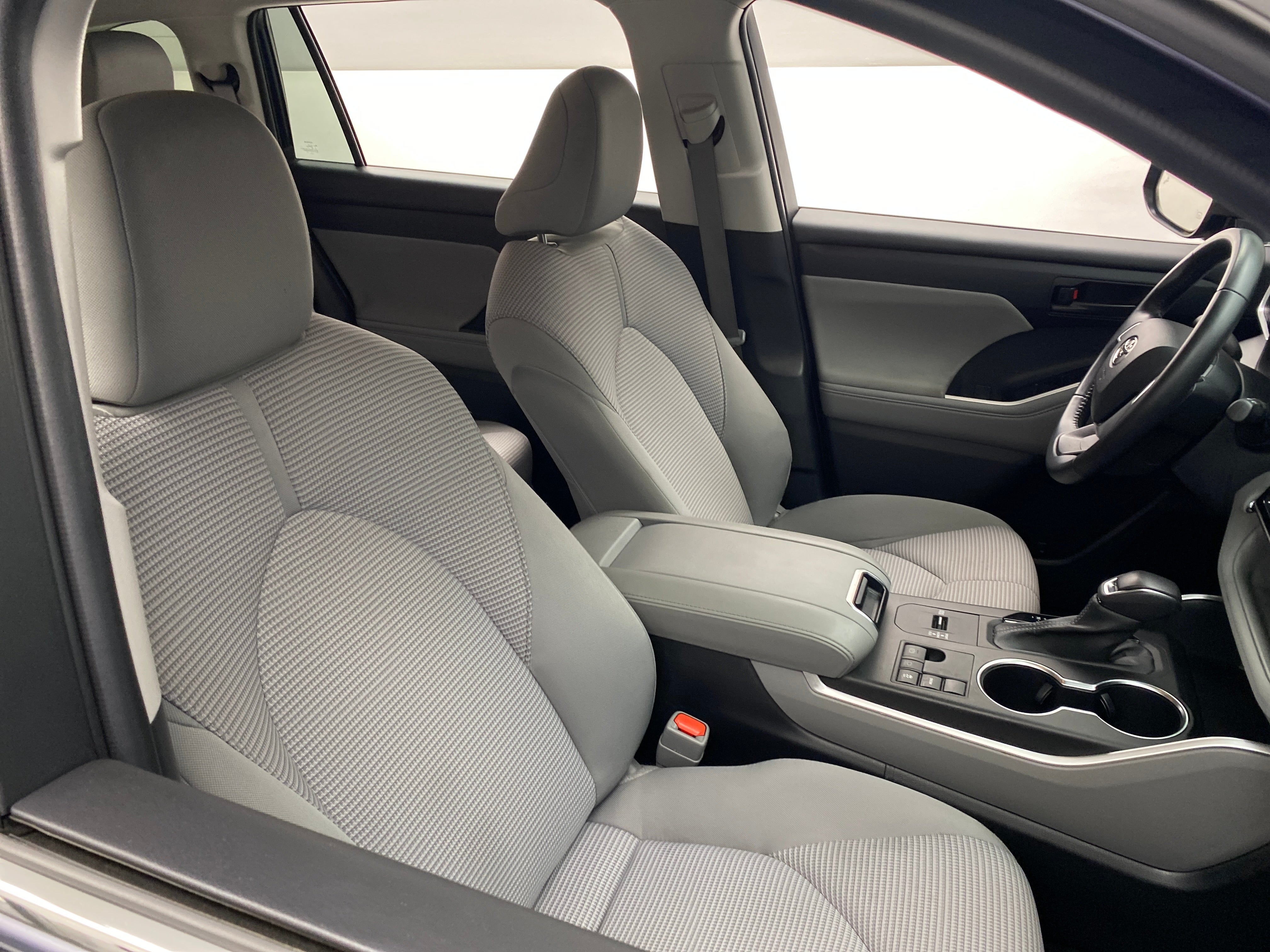 2023 Toyota Highlander LE 2