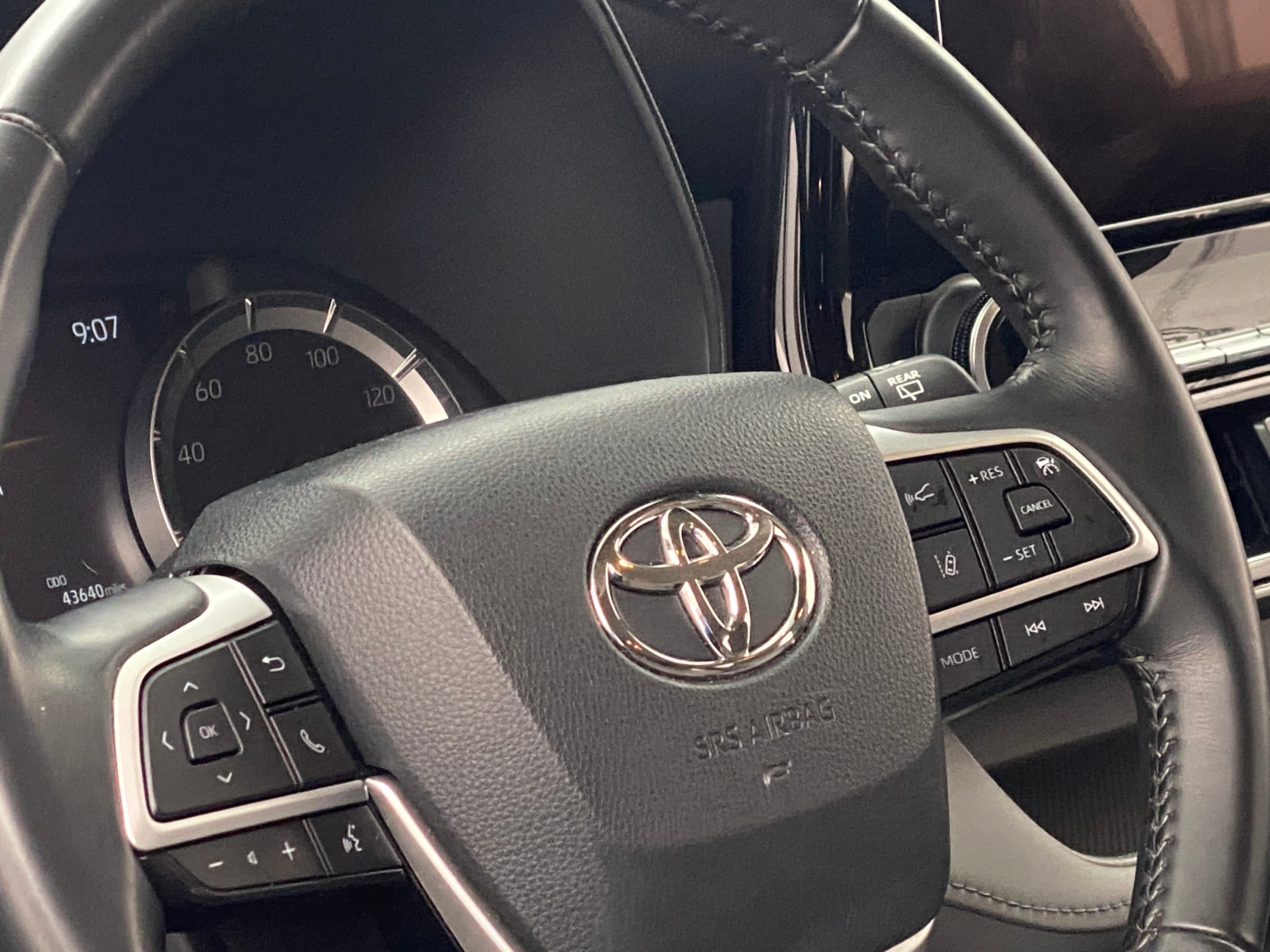 2023 Toyota Highlander LE 5