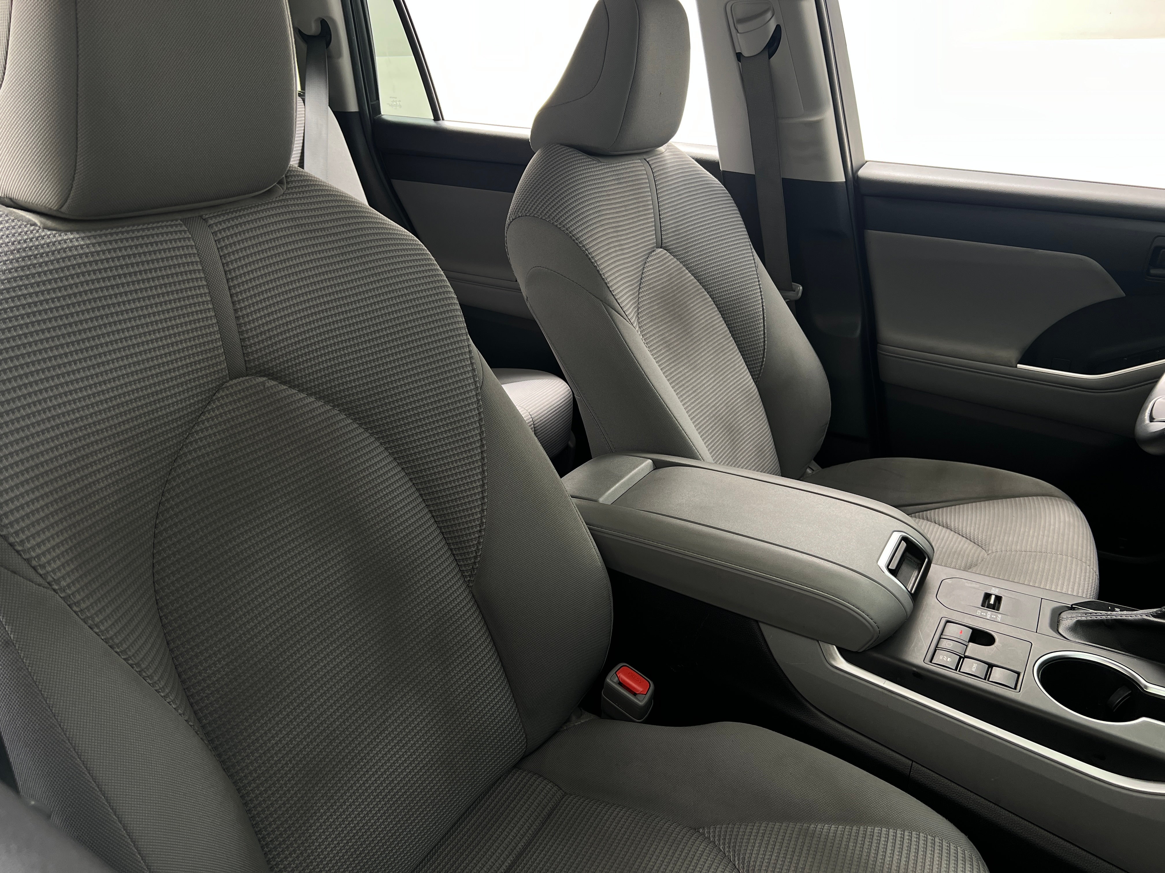 2023 Toyota Highlander LE 2