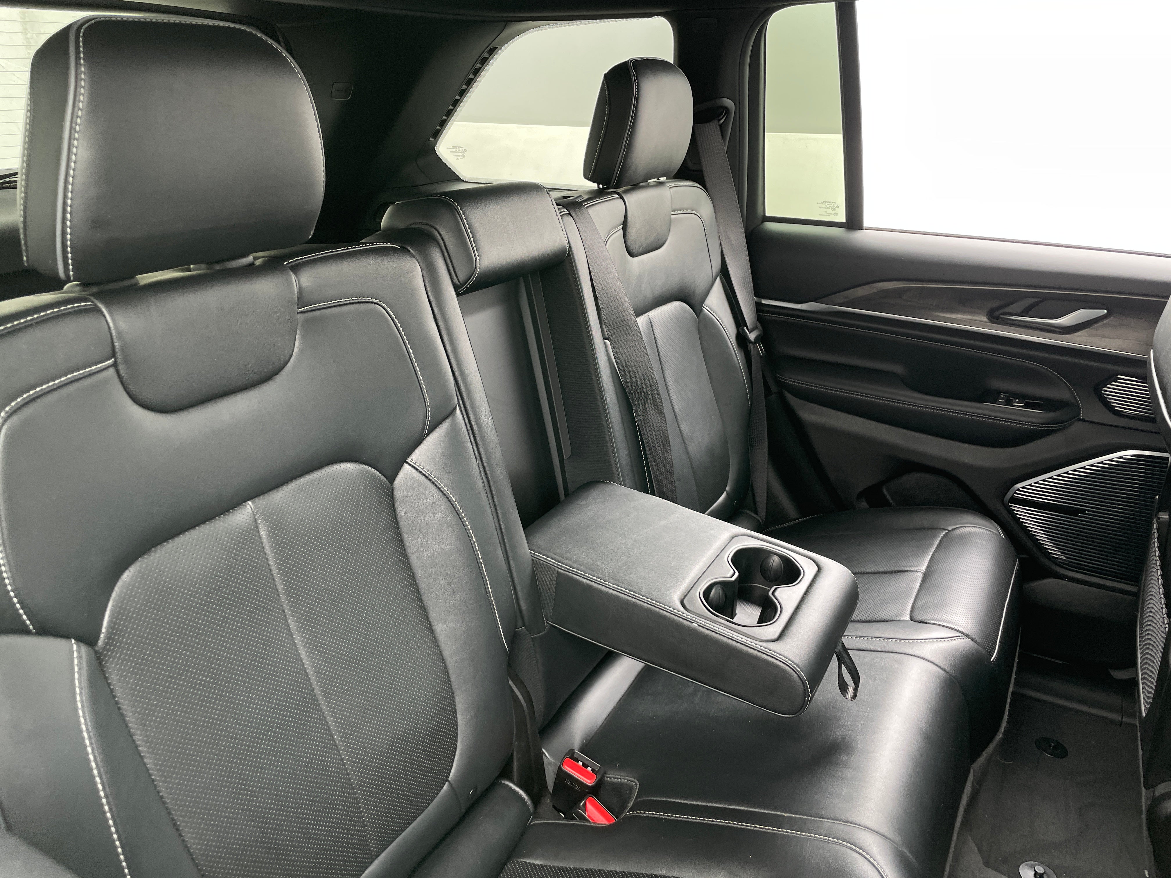 2022 Jeep Grand Cherokee Overland 5