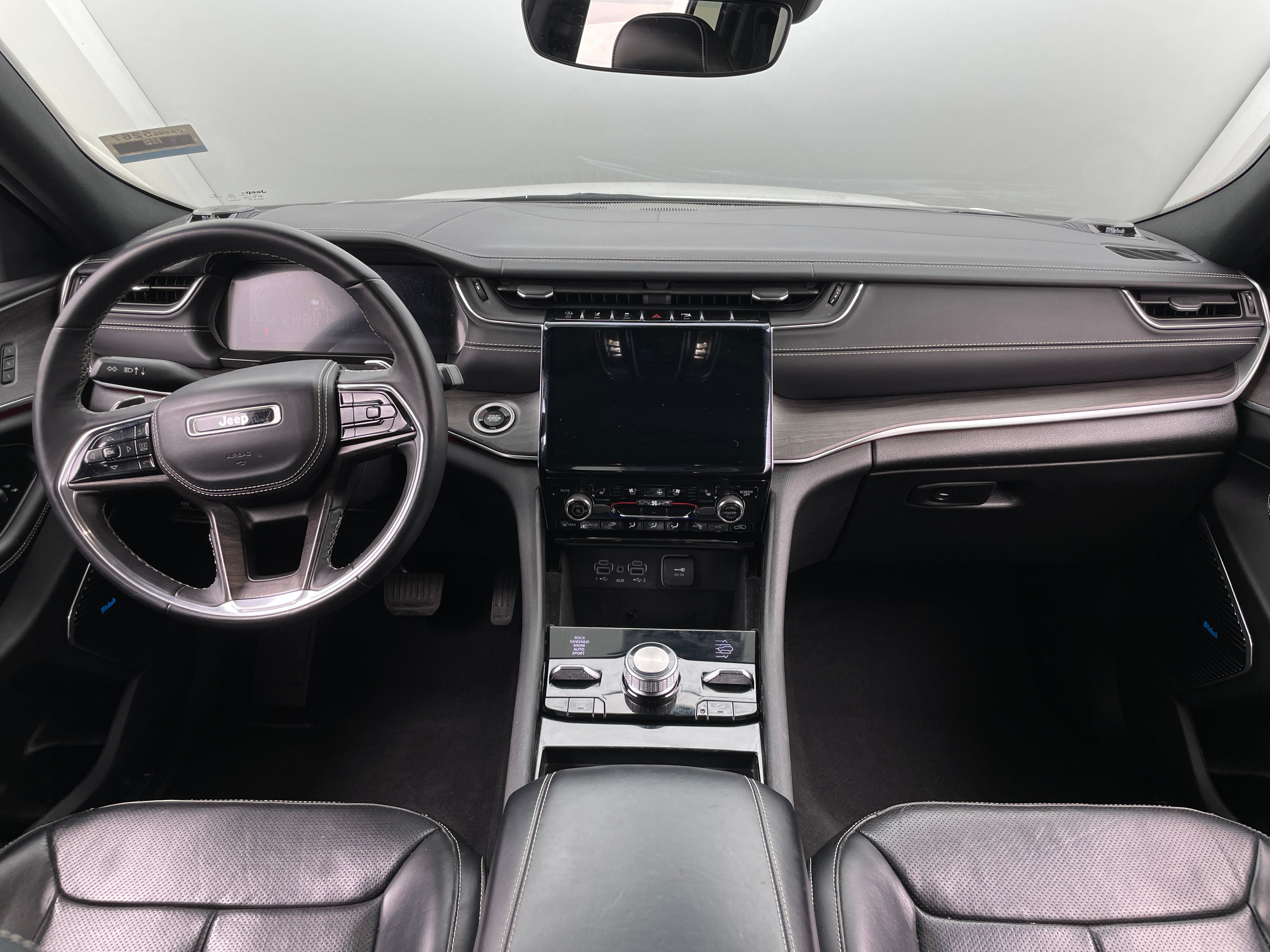 2022 Jeep Grand Cherokee Overland 2