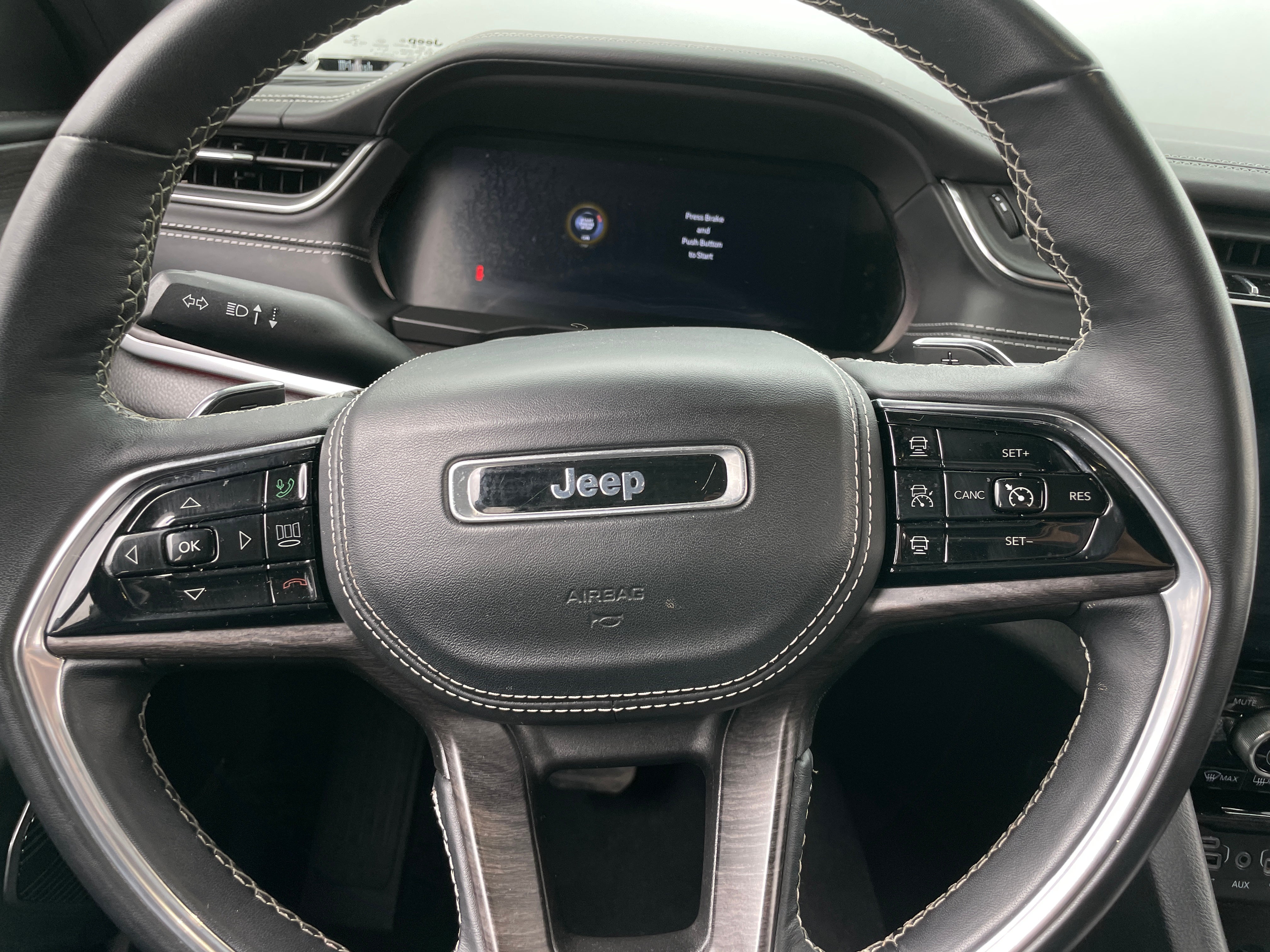 2022 Jeep Grand Cherokee Overland 4