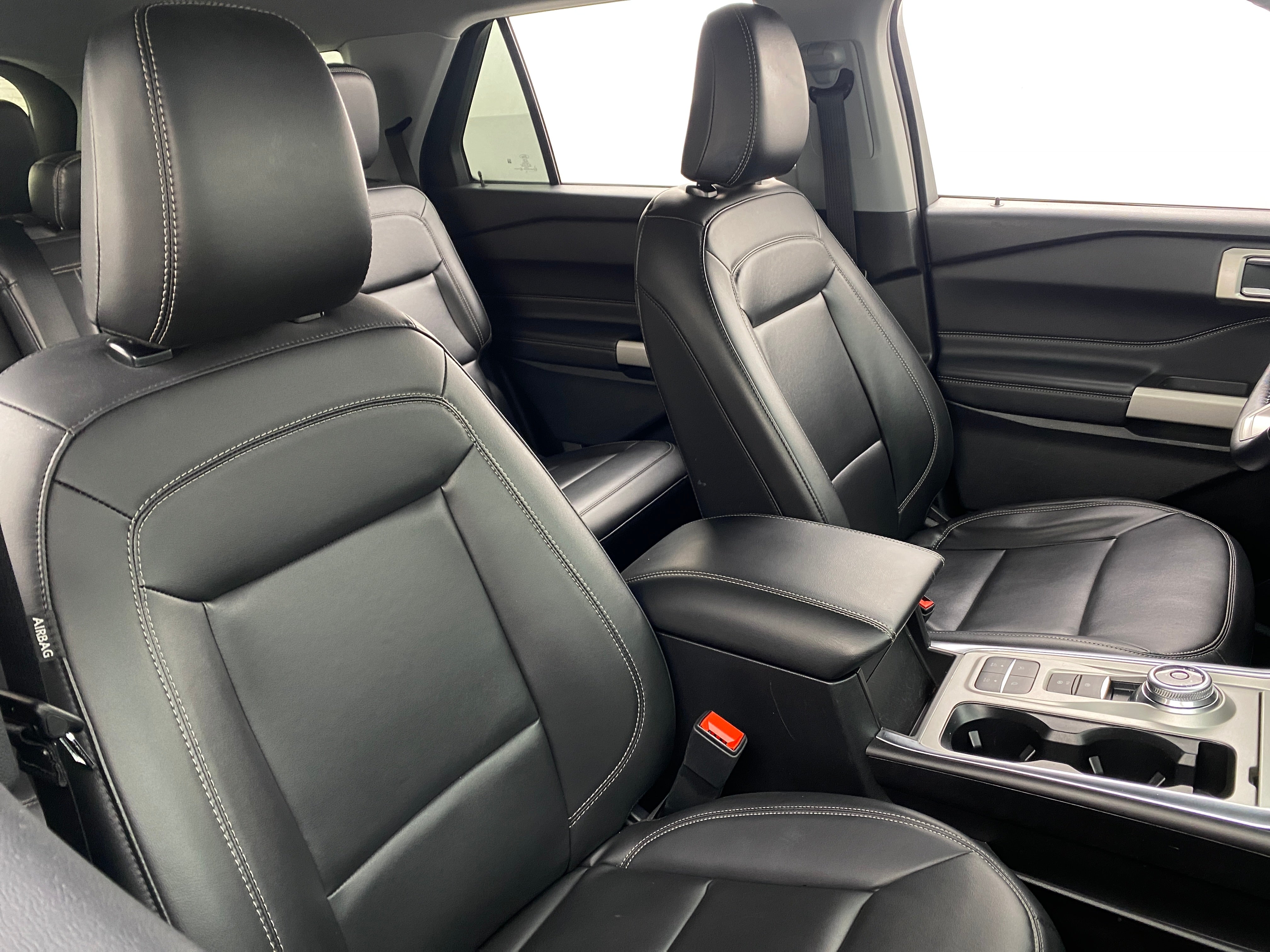 2024 Ford Explorer XLT 2