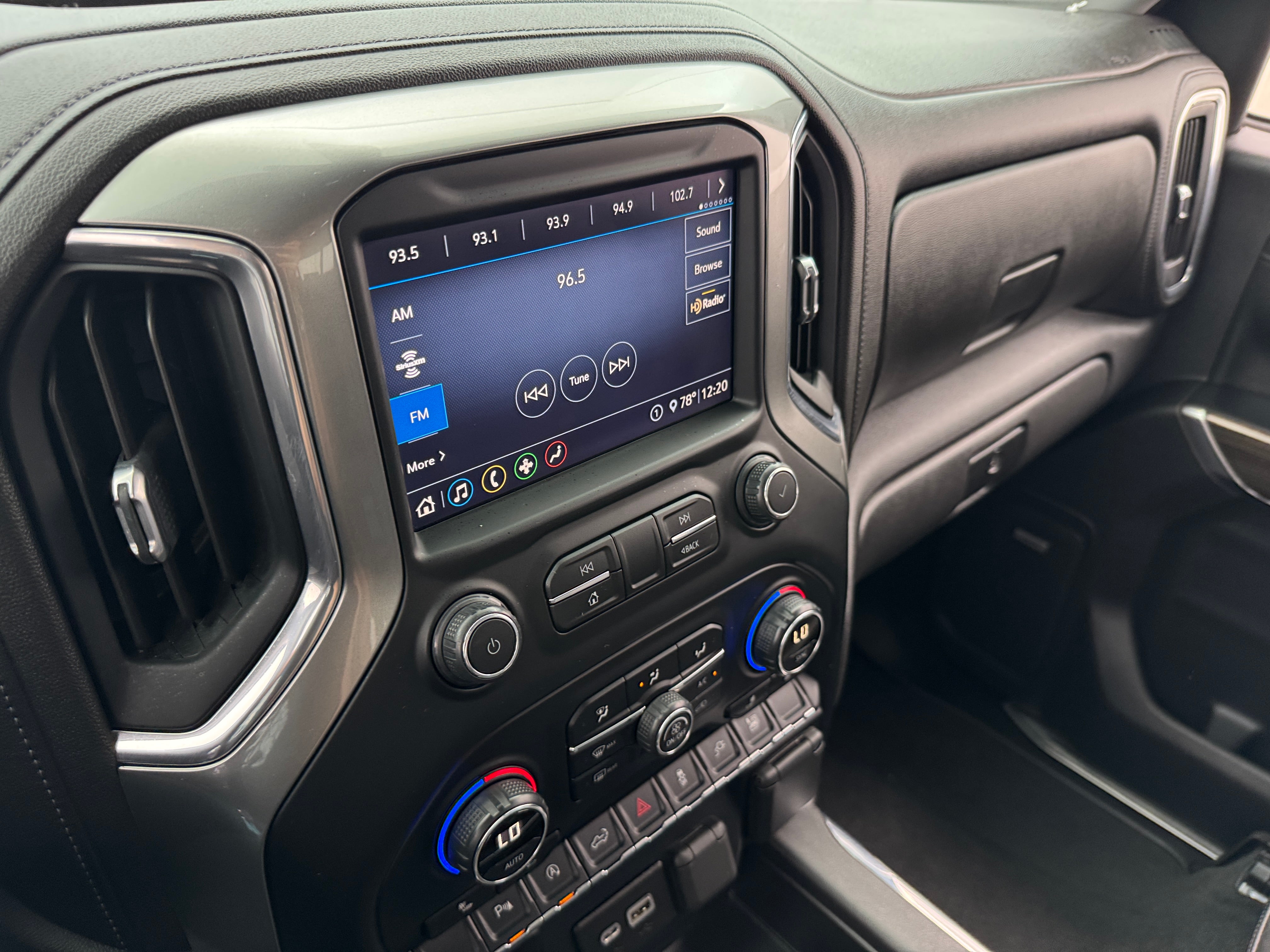 2020 Chevrolet Silverado 1500 RST 3
