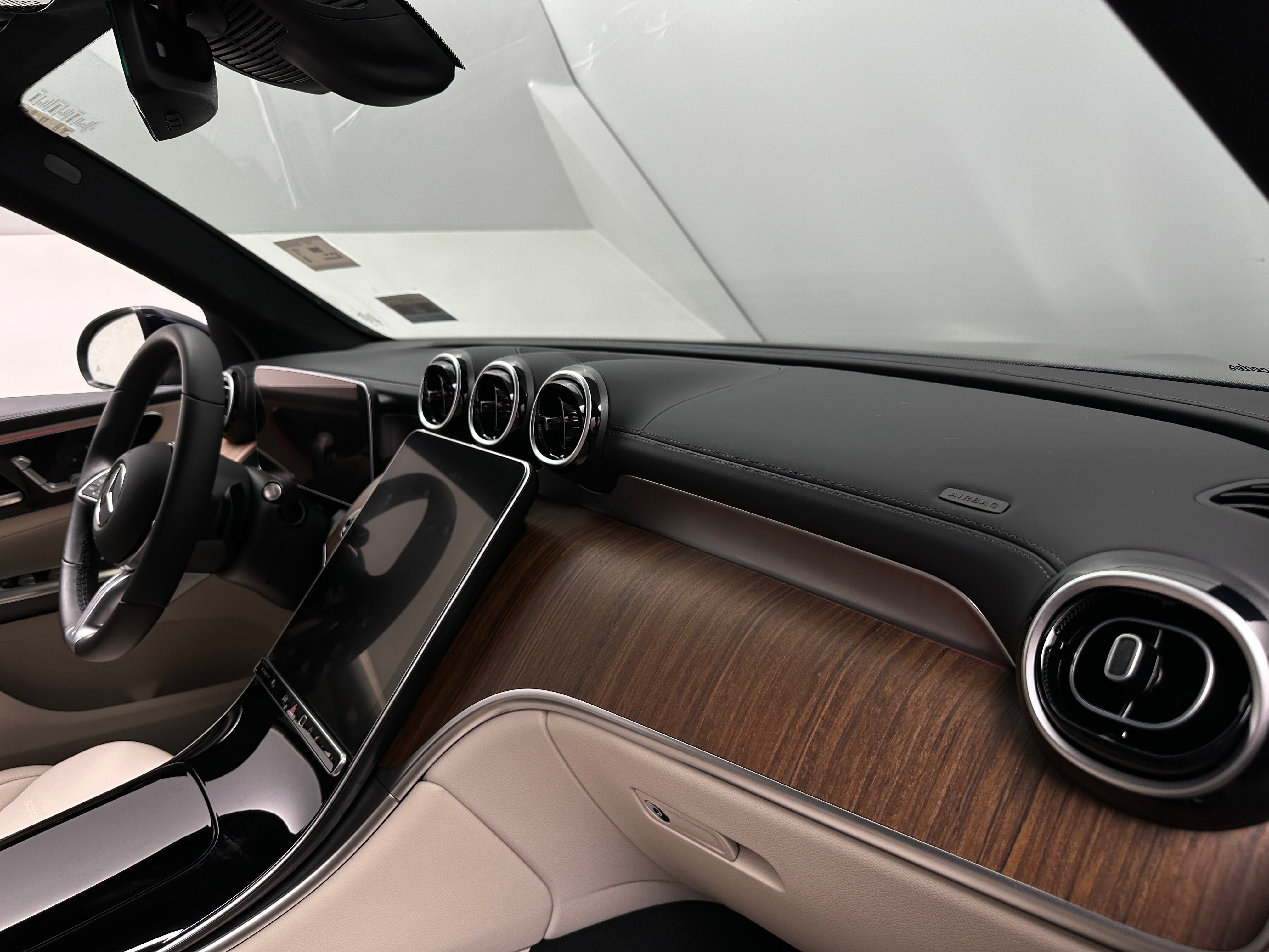 2024 Mercedes-Benz GLC 300 2