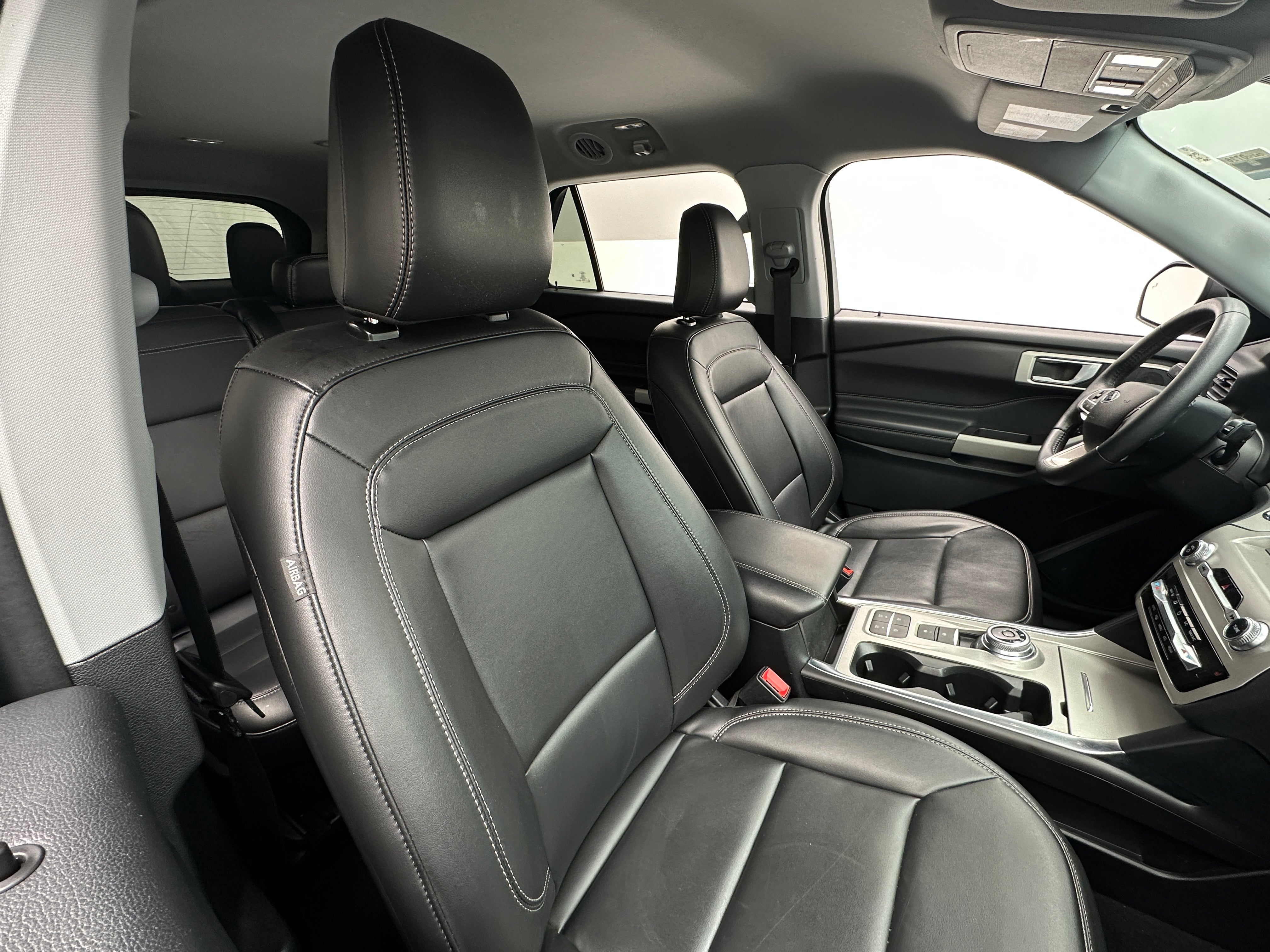 2024 Ford Explorer XLT 2