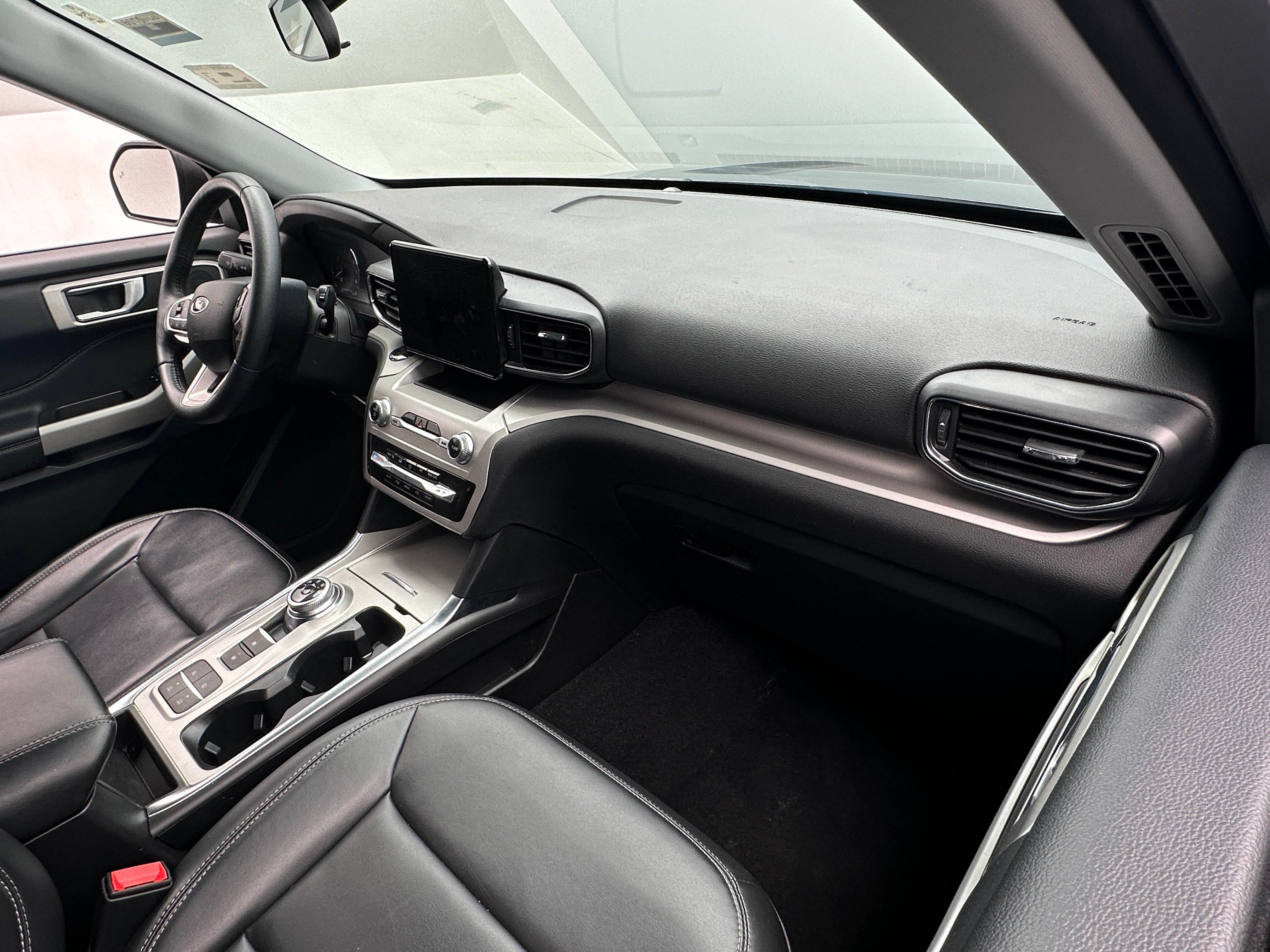 2024 Ford Explorer XLT 3