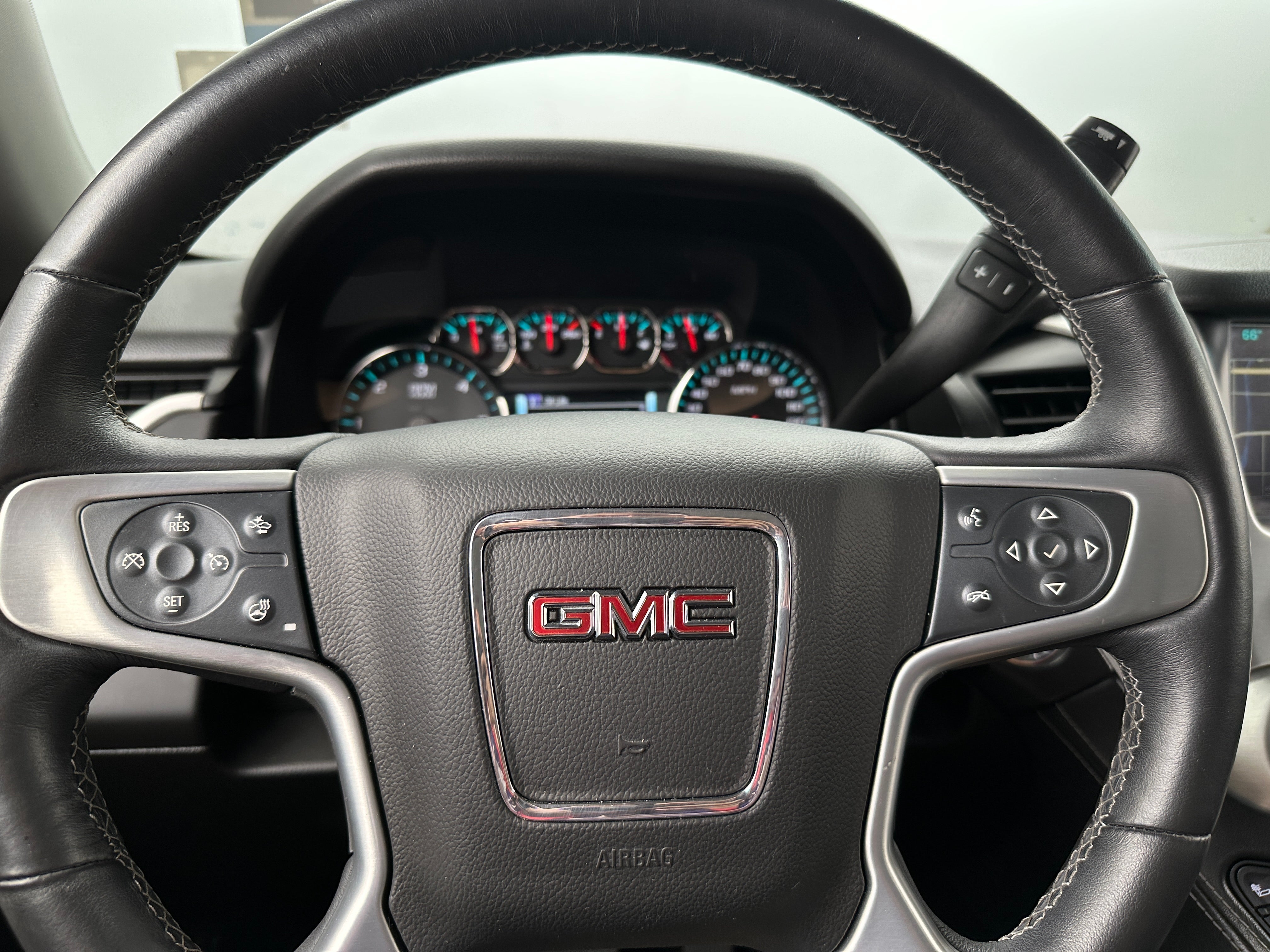 2017 GMC Yukon SLT 4