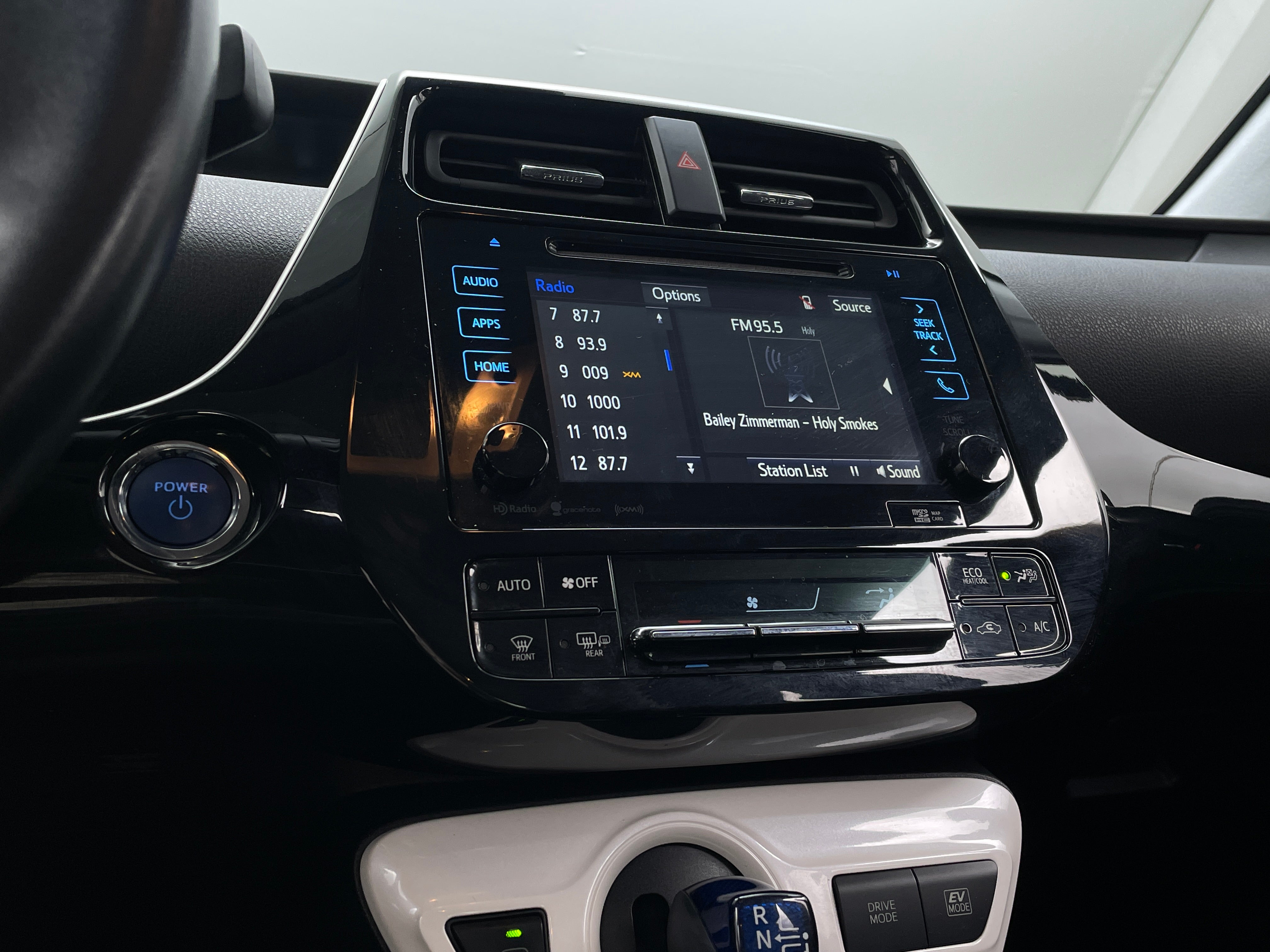 2018 Toyota Prius Three 4