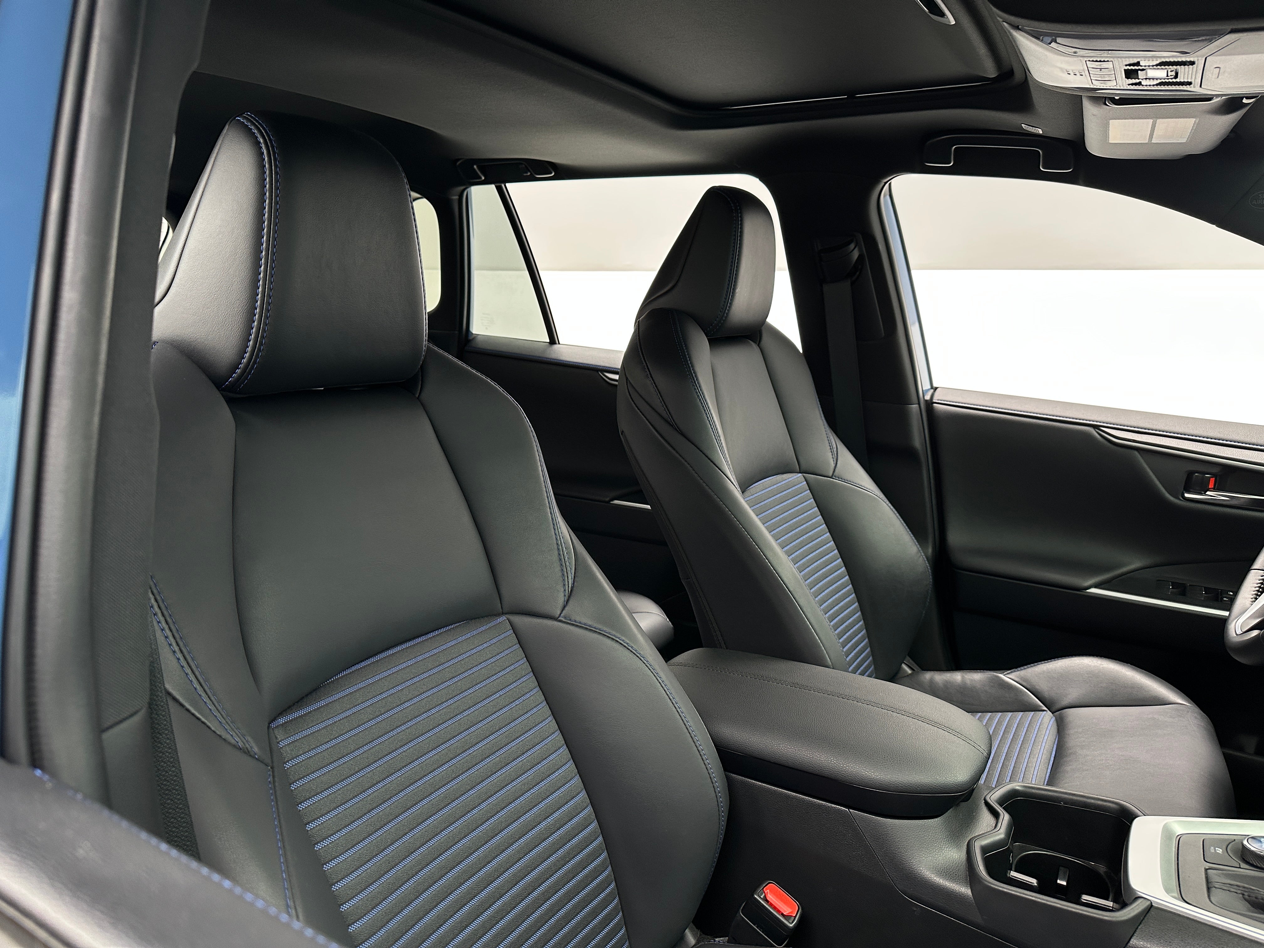 2023 Toyota RAV4 XSE 2