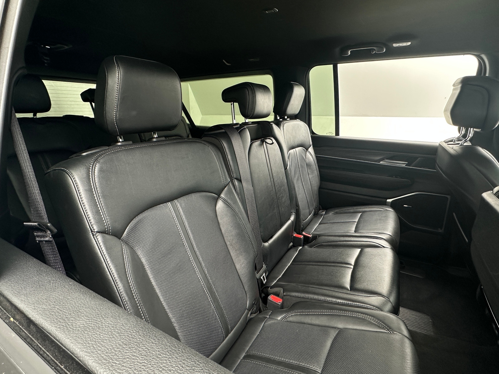 Thumbnail: 2023 Jeep Wagoneer - 5
