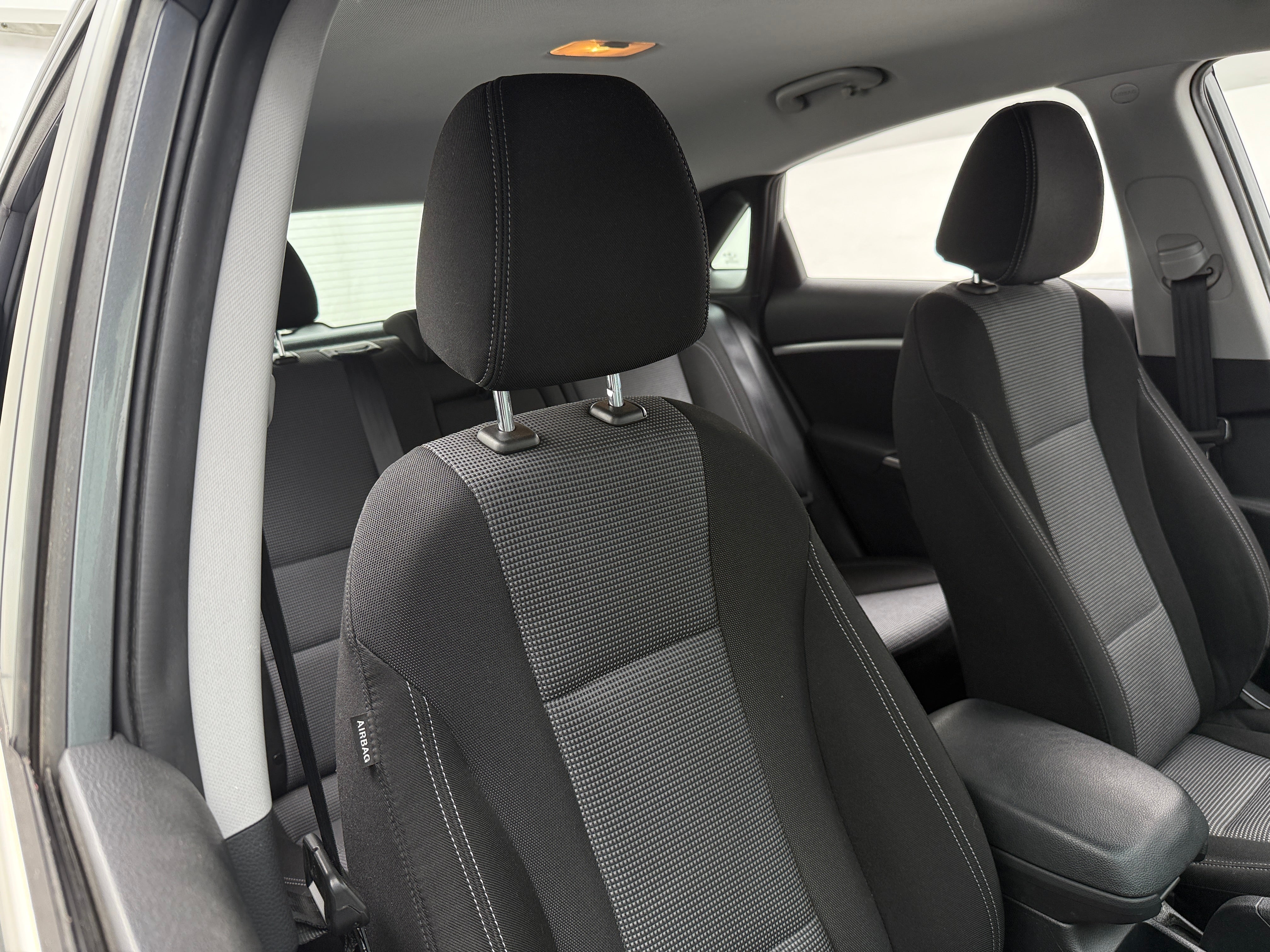 2016 Hyundai Elantra Base 2