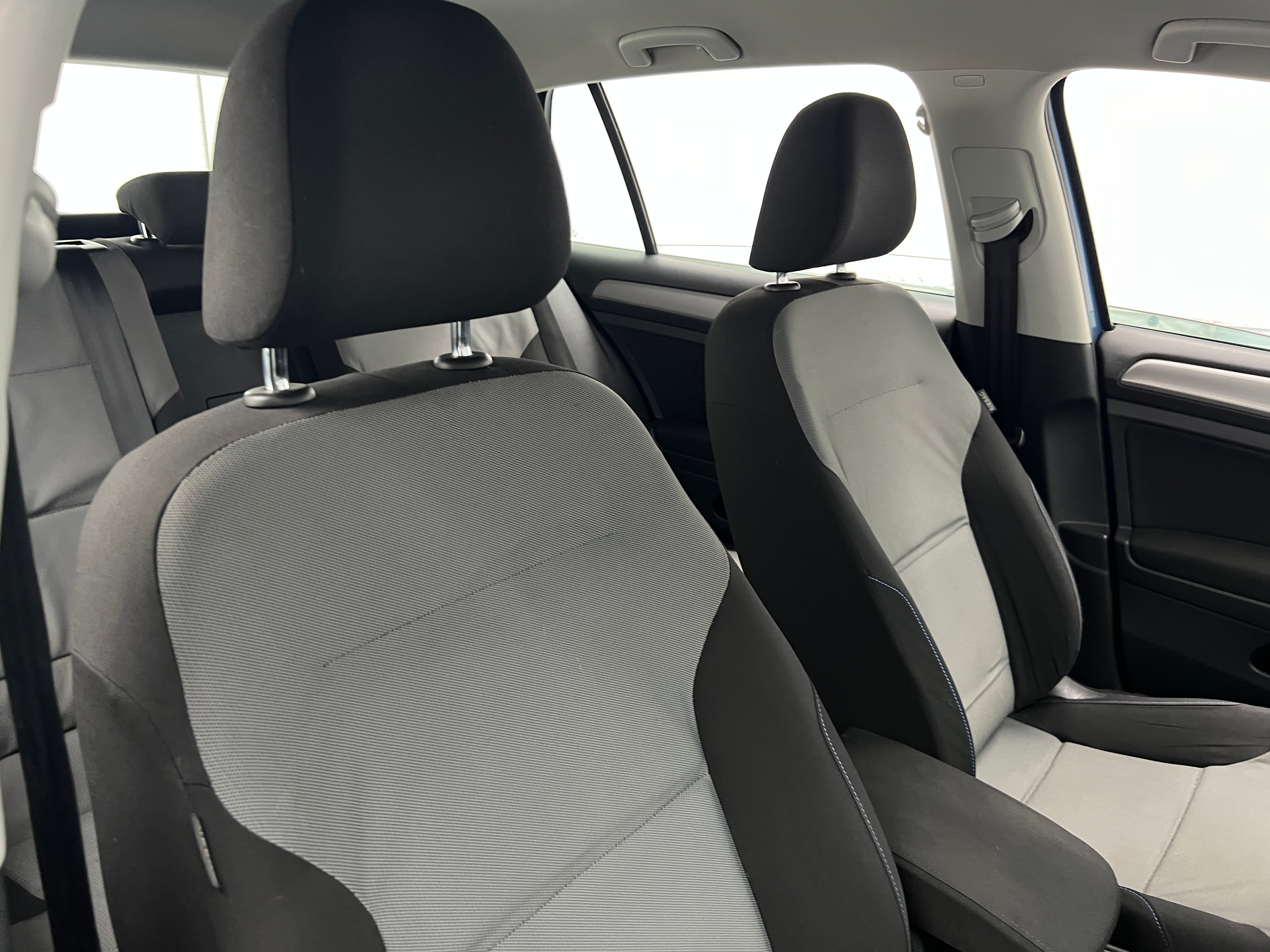 2016 Volkswagen e-Golf SE 2