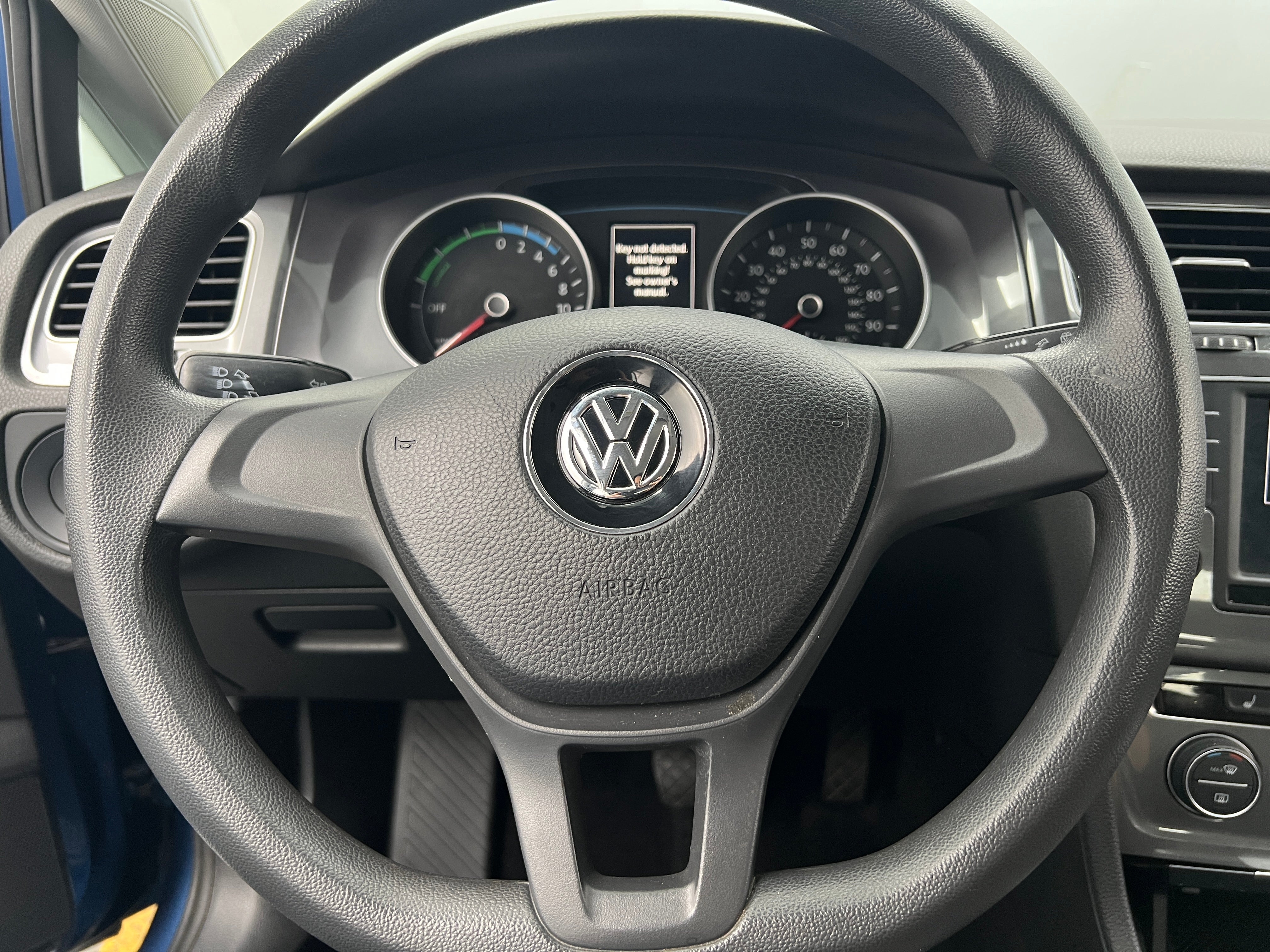 2016 Volkswagen e-Golf SE 5