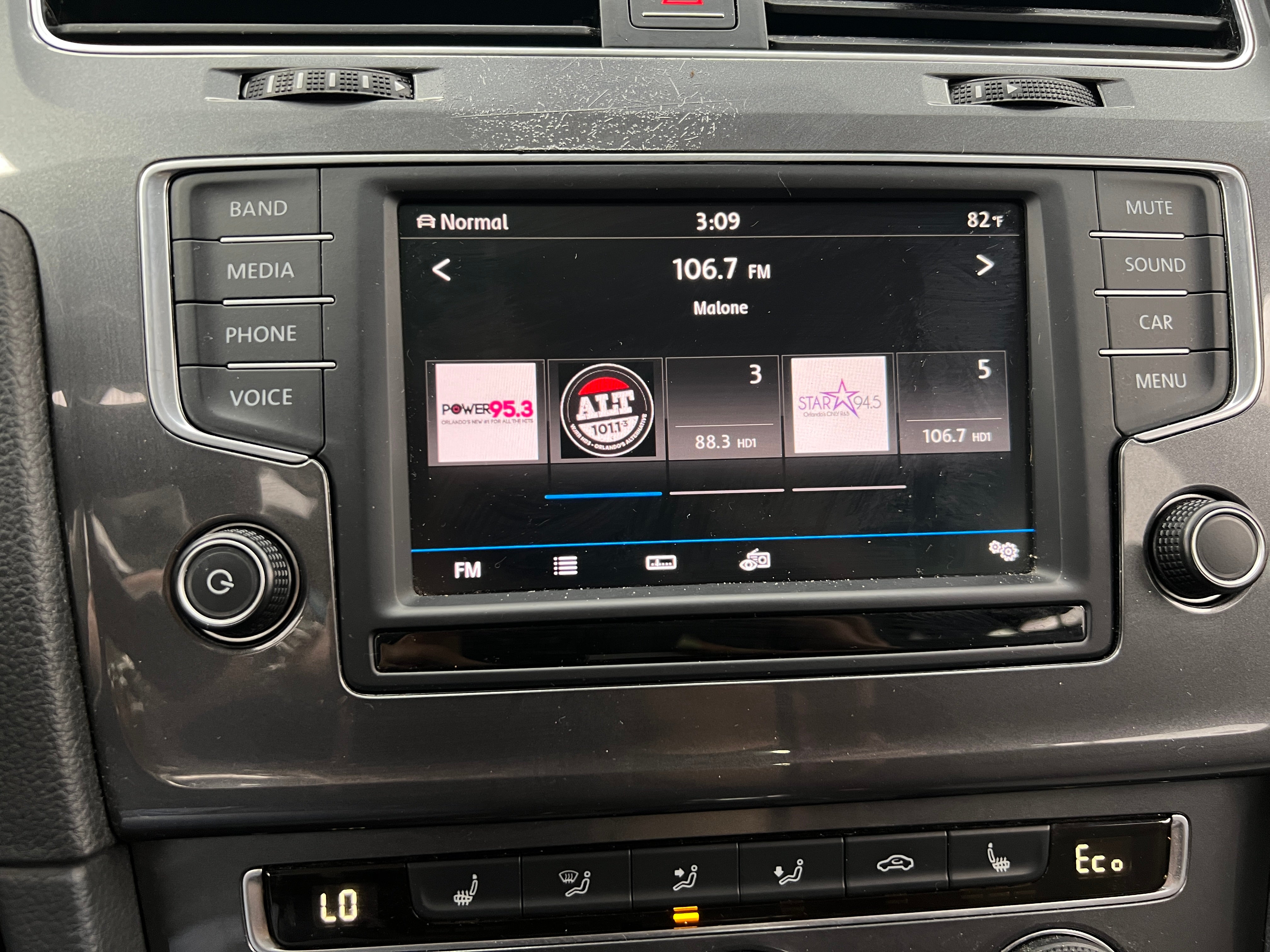 2016 Volkswagen e-Golf SE 4