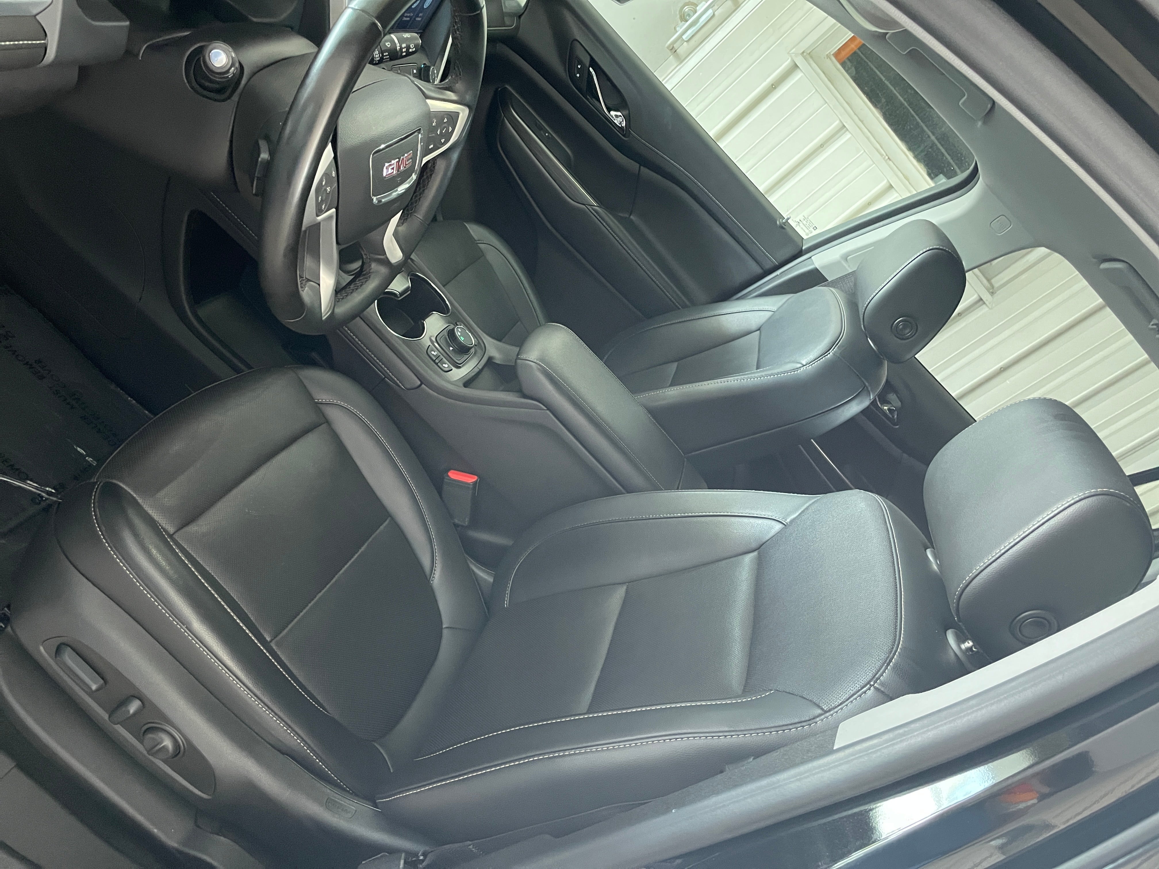 2023 GMC Acadia SLT 2