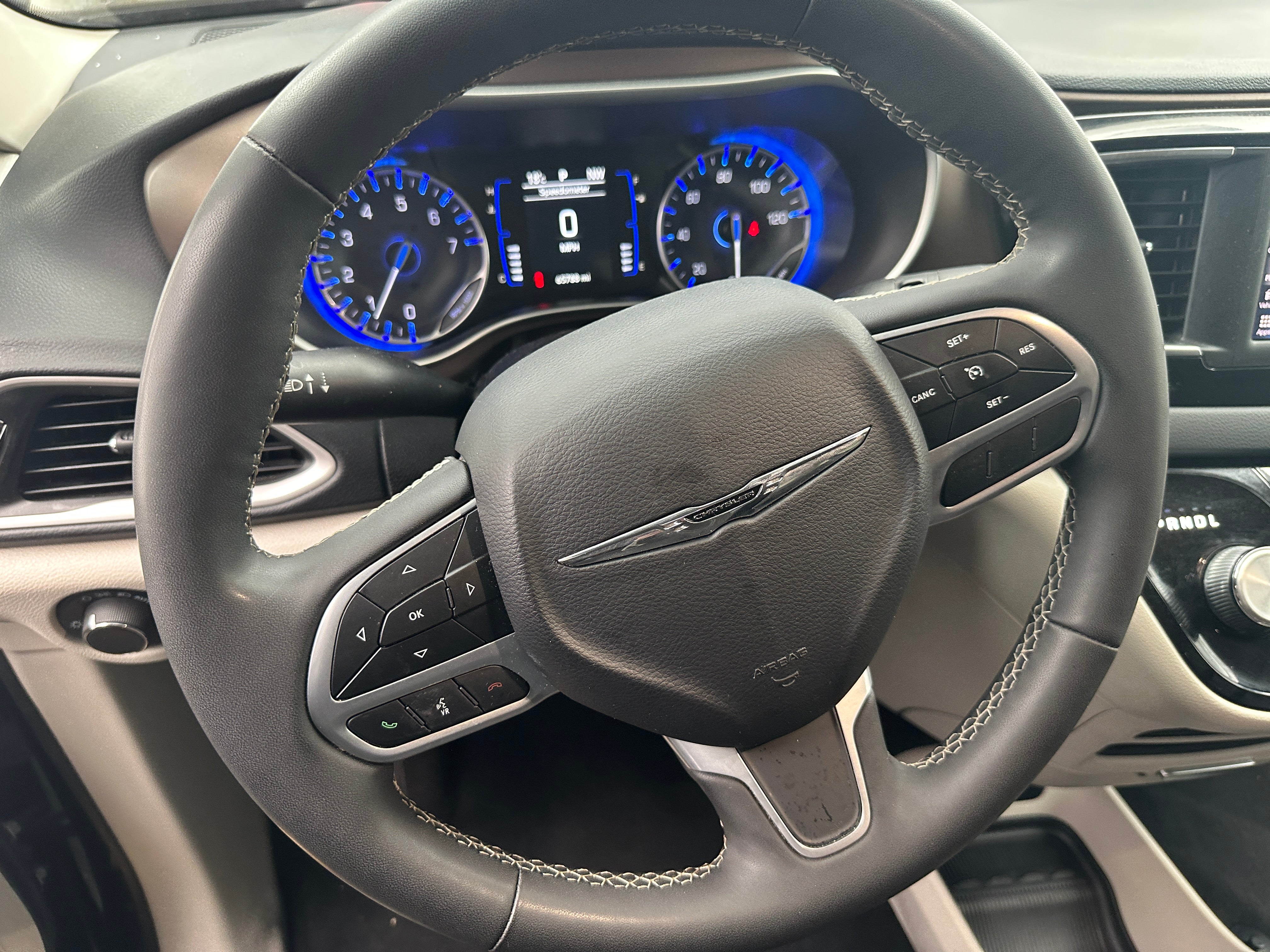 2023 Chrysler Voyager LX 5