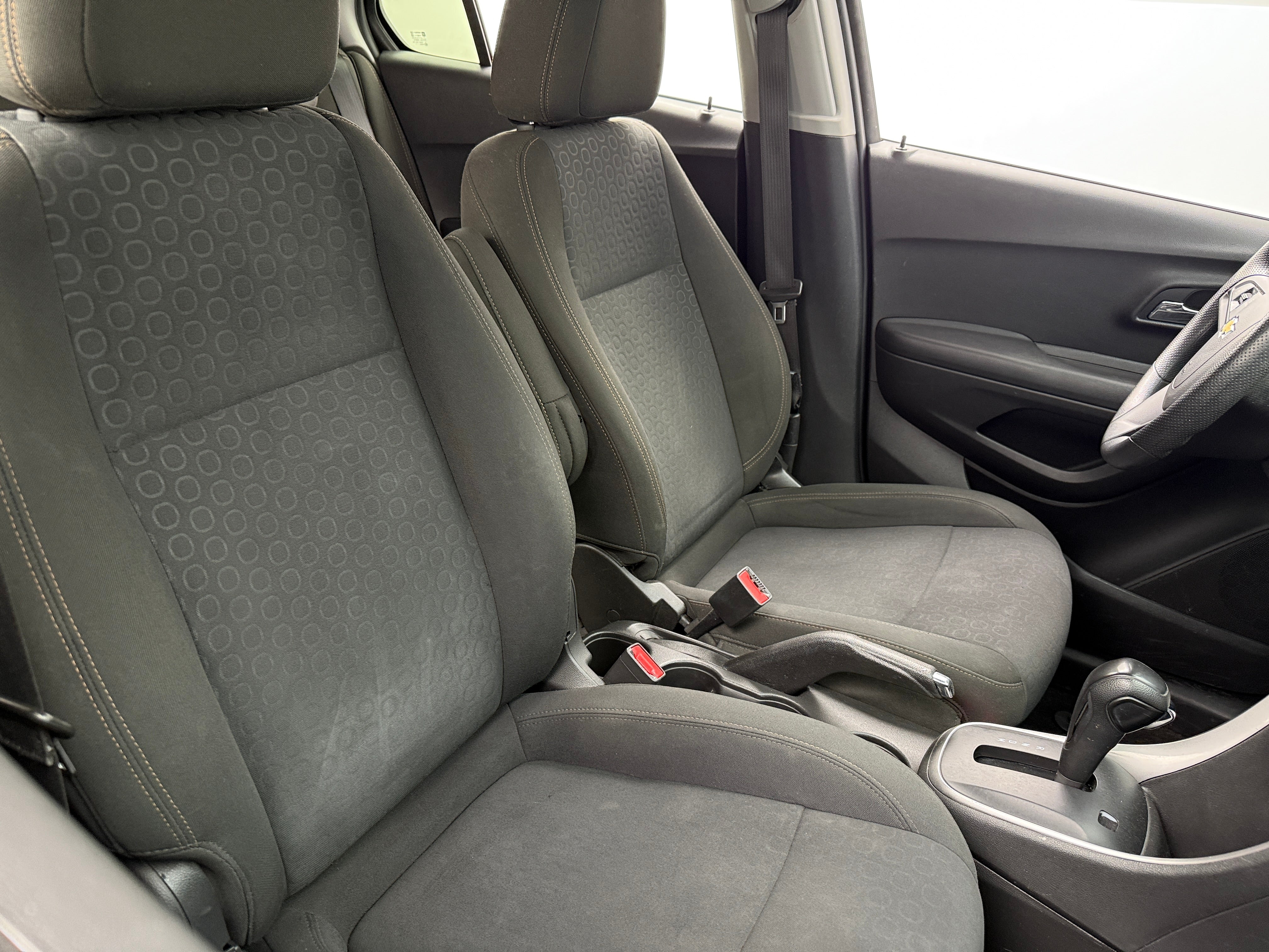 2020 Chevrolet Trax LS 2