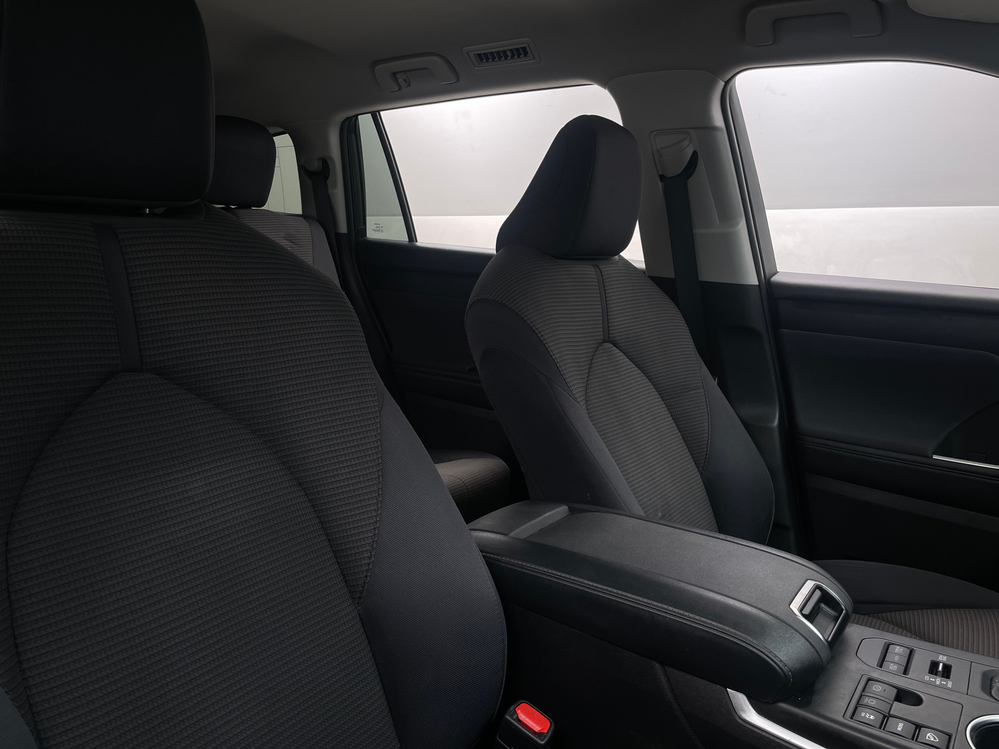 2023 Toyota Highlander LE 2
