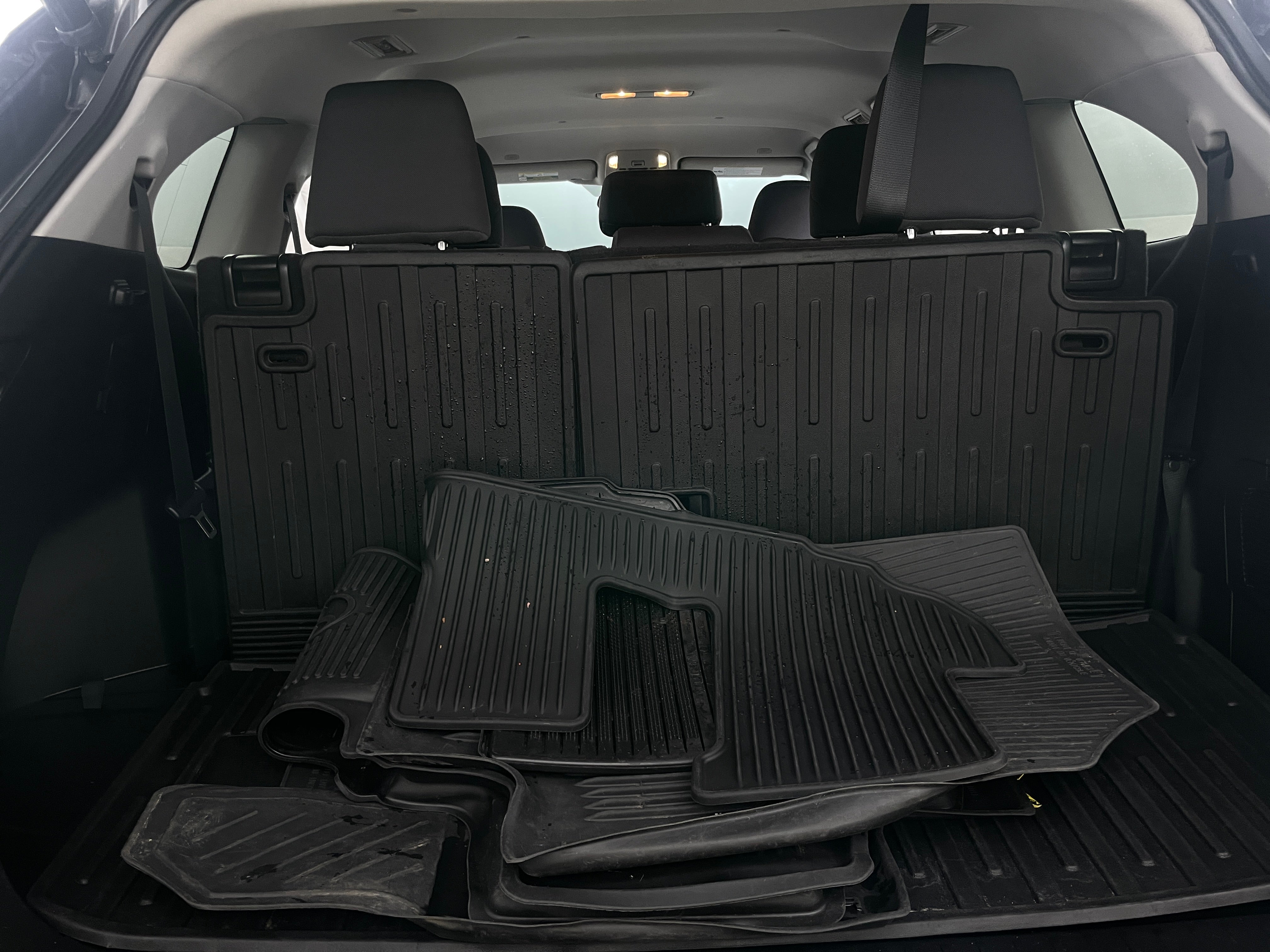 2023 Toyota Highlander LE 7