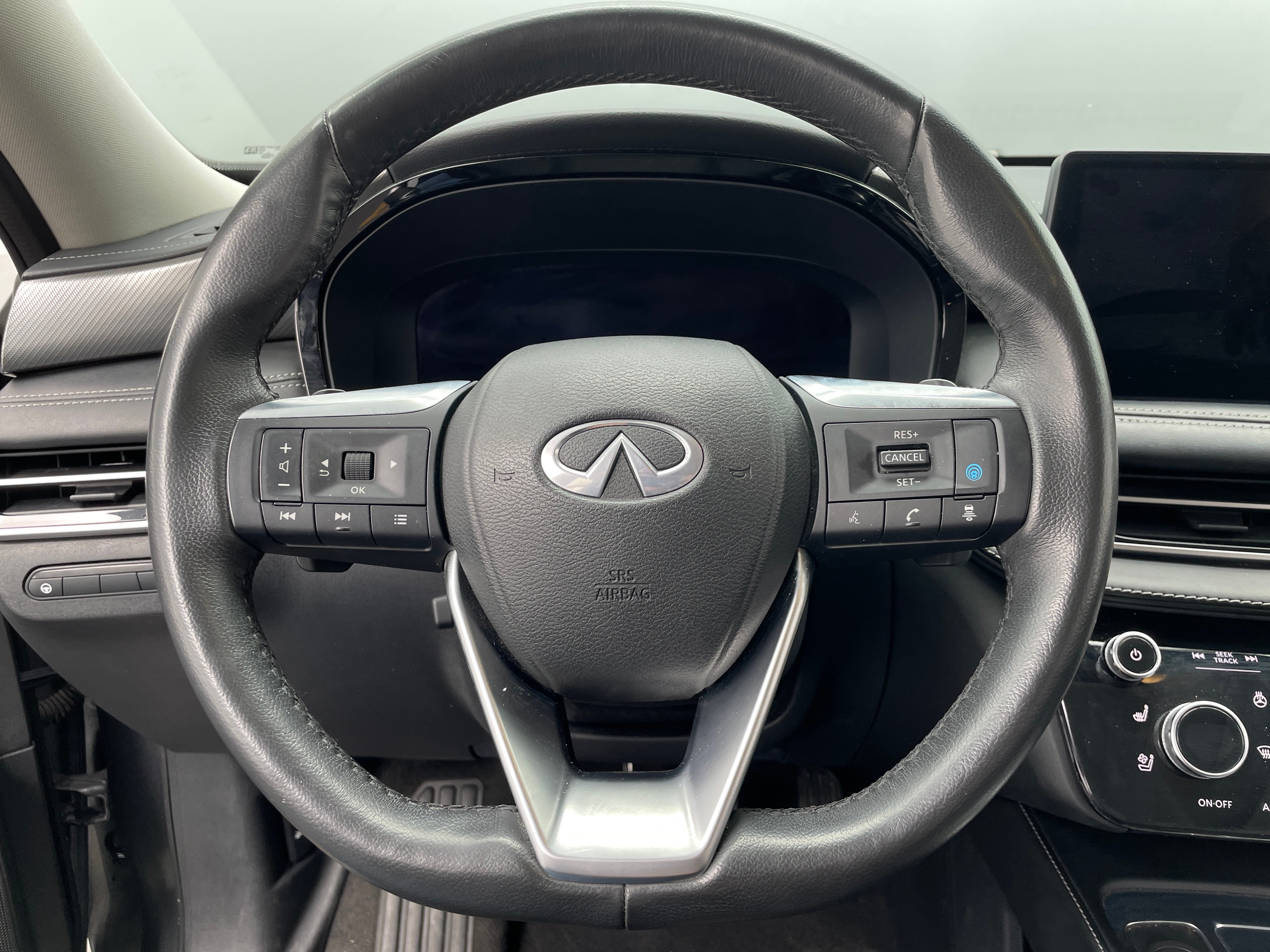 2022 INFINITI QX60 Luxe 4