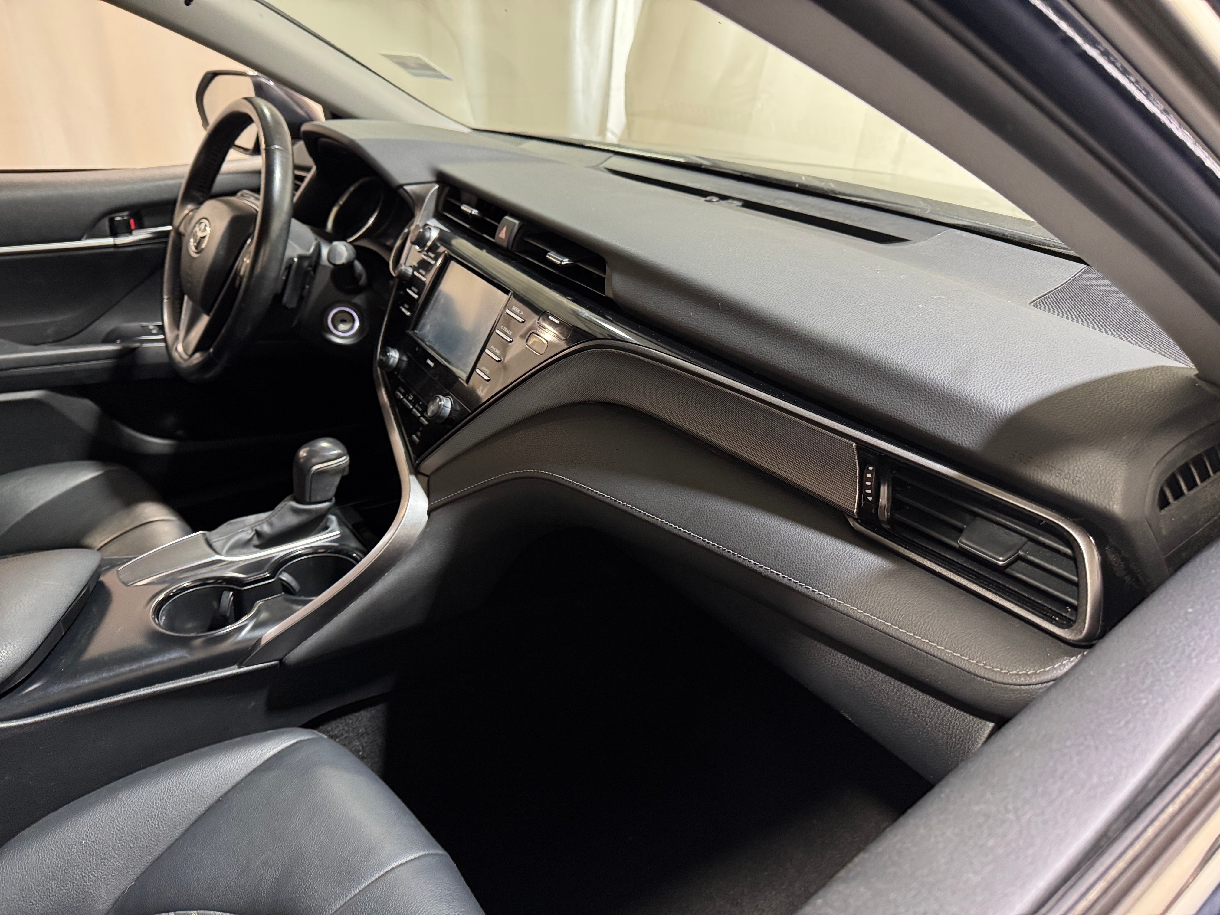 2020 Toyota Camry SE 2