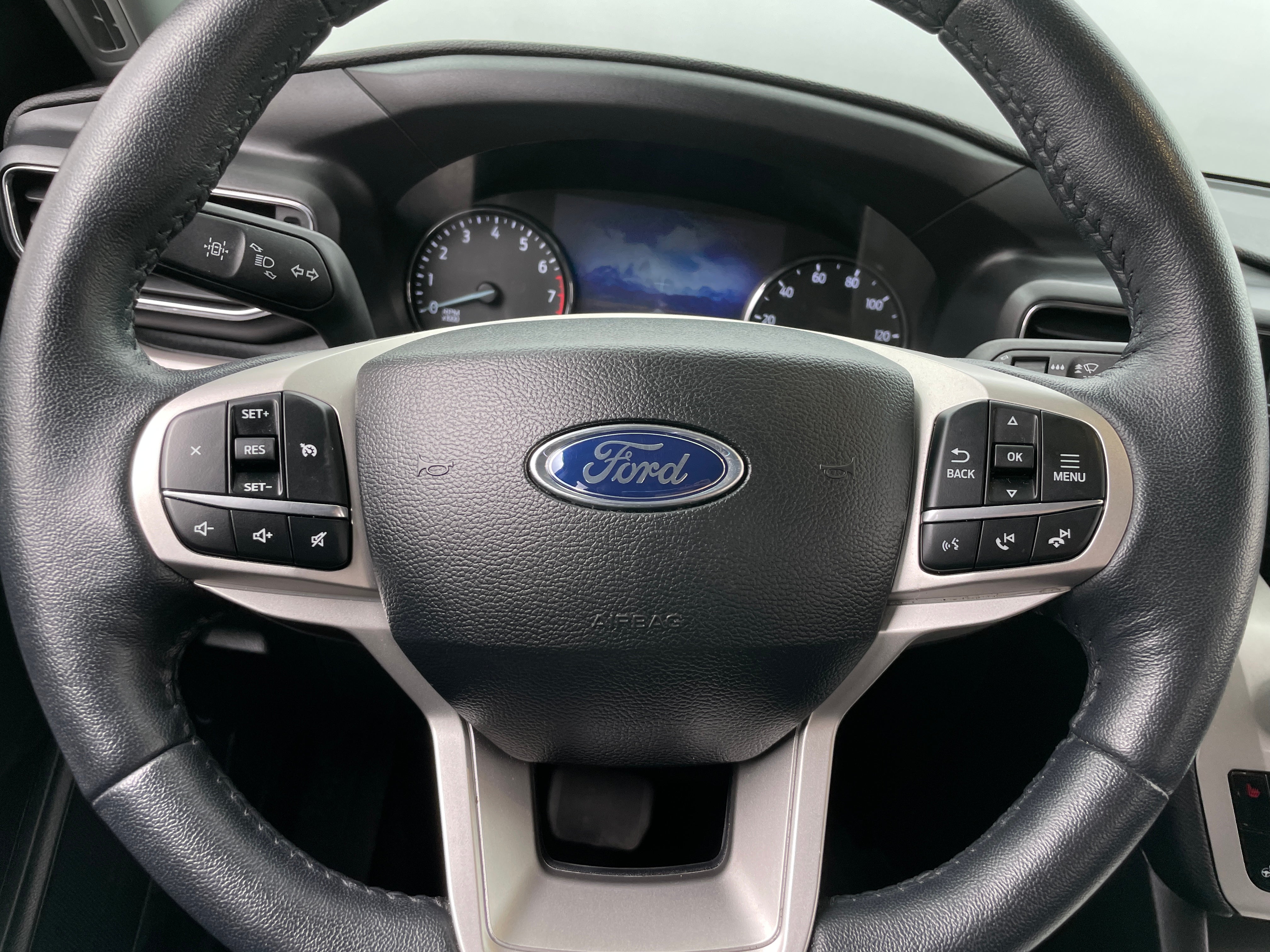 2024 Ford Explorer XLT 4