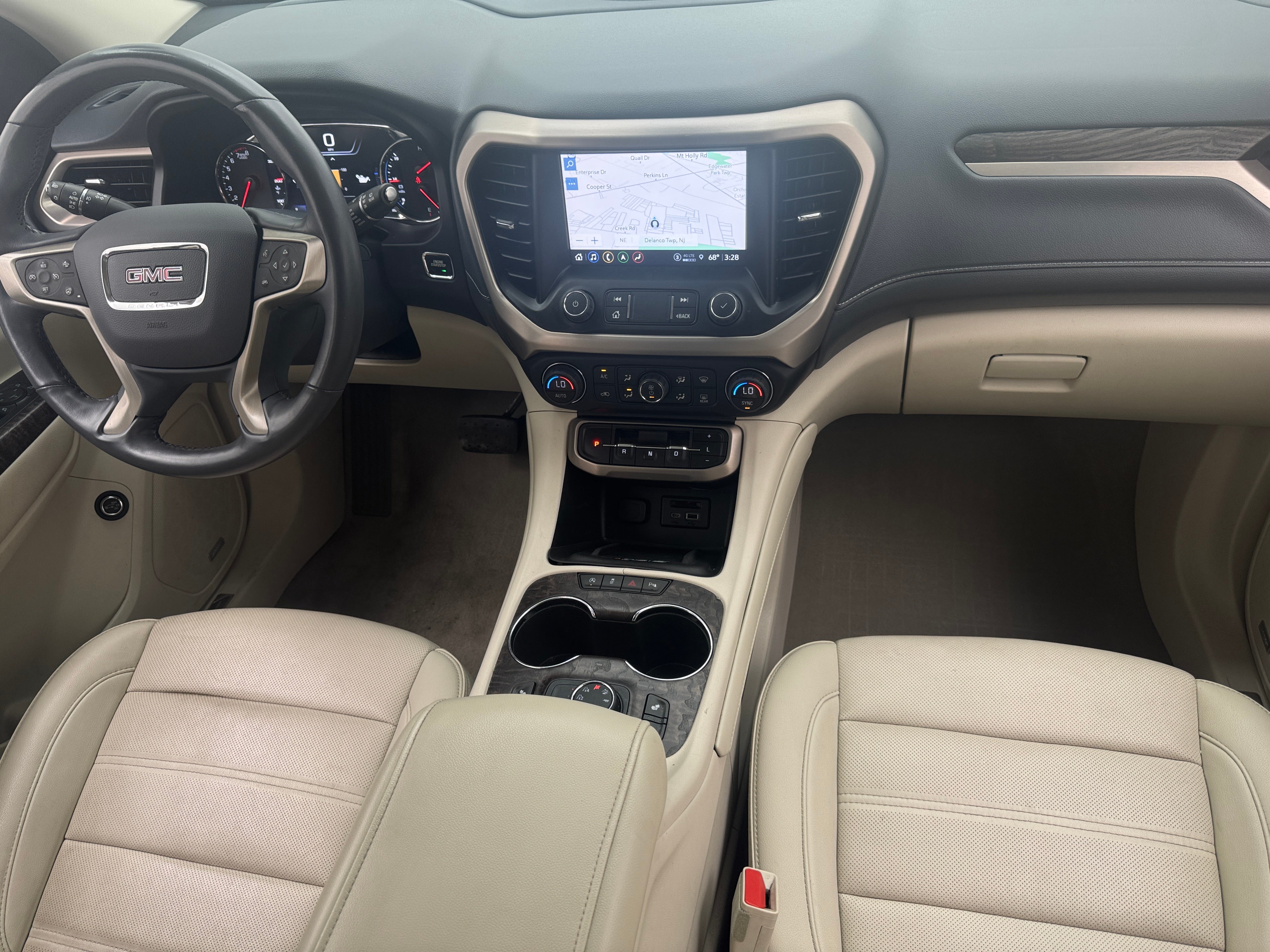 2022 GMC Acadia Denali 2