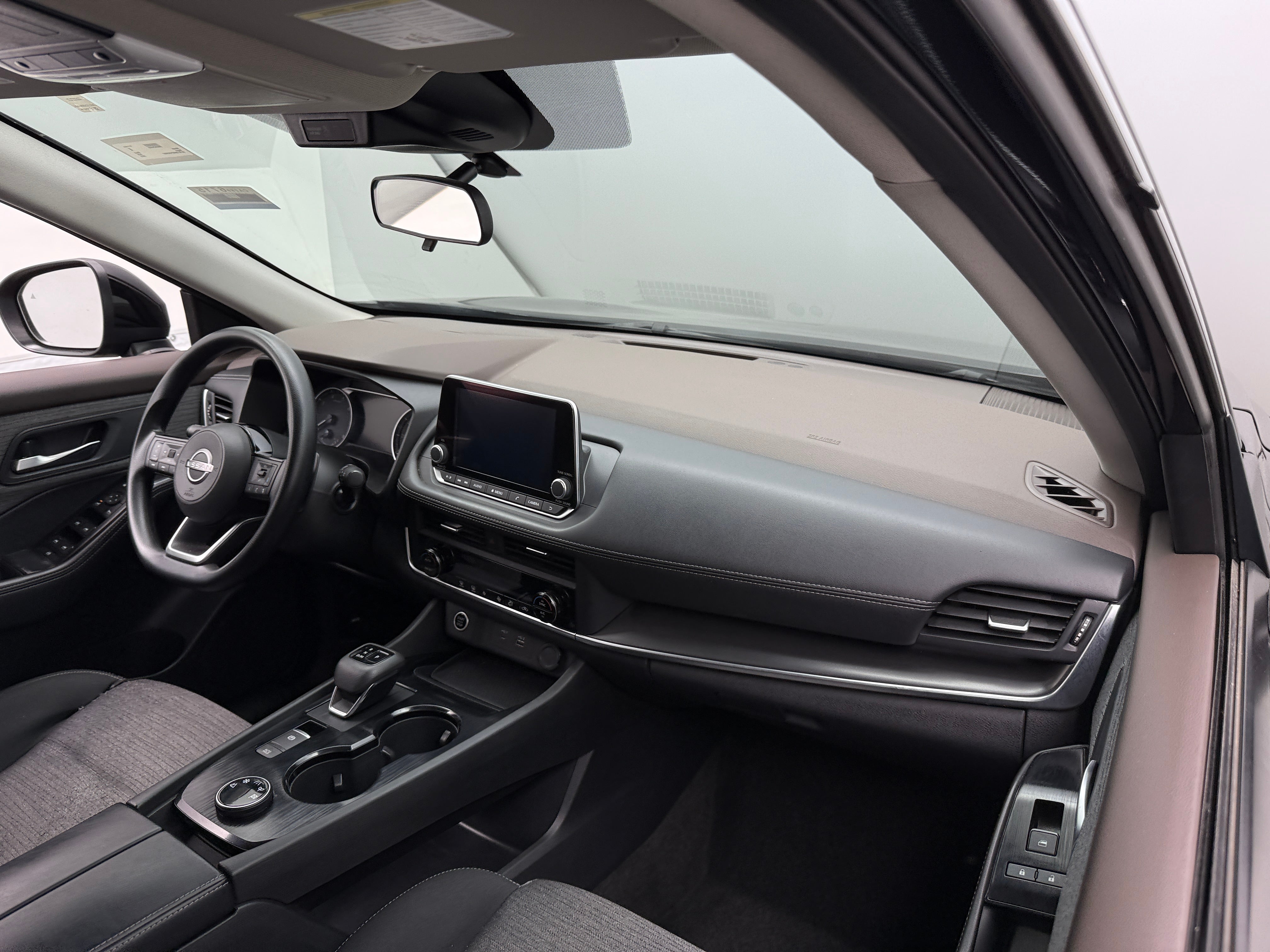 2023 Nissan Rogue SV 3