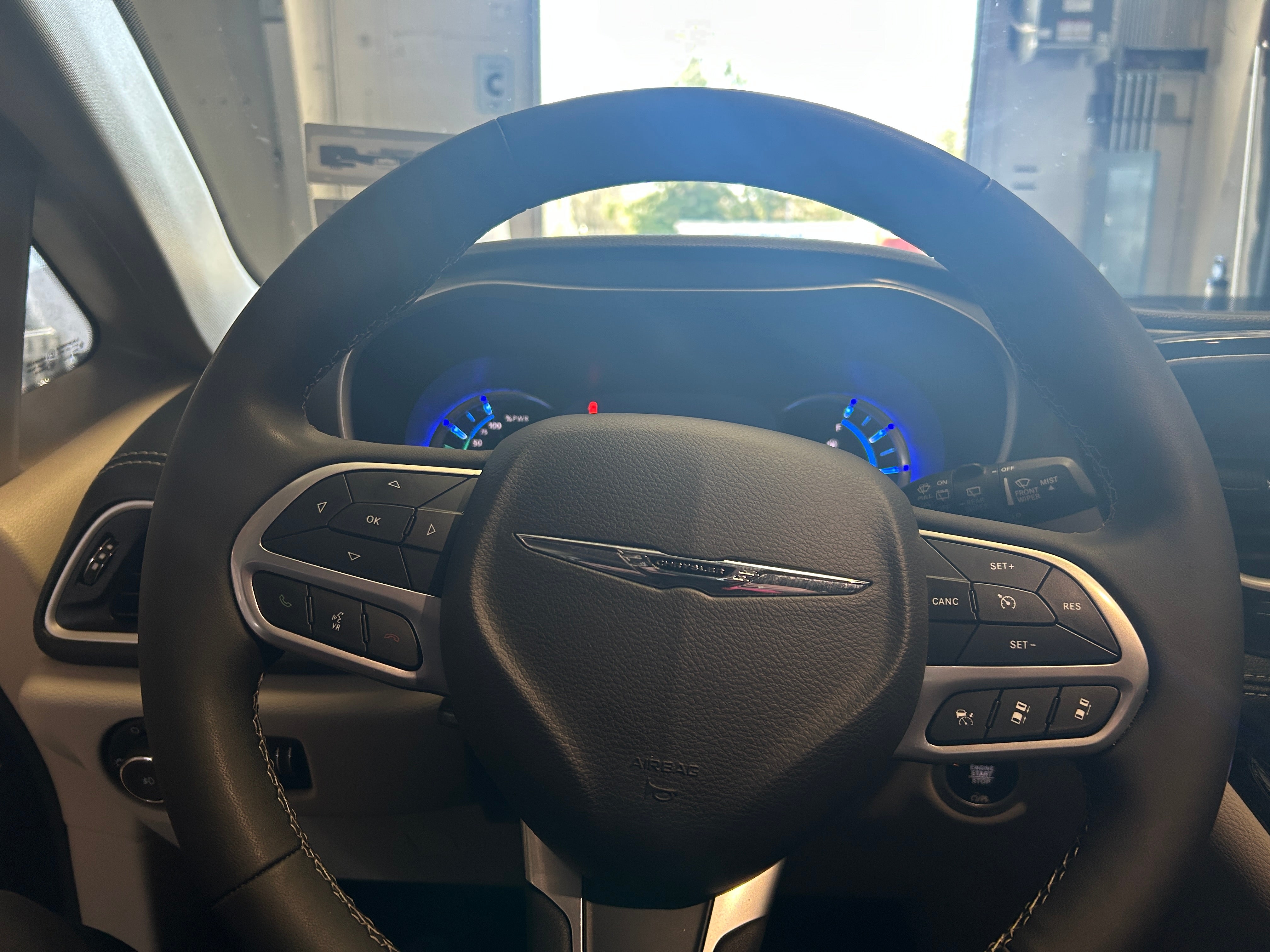 2023 Chrysler Pacifica Hybrid Touring L 4