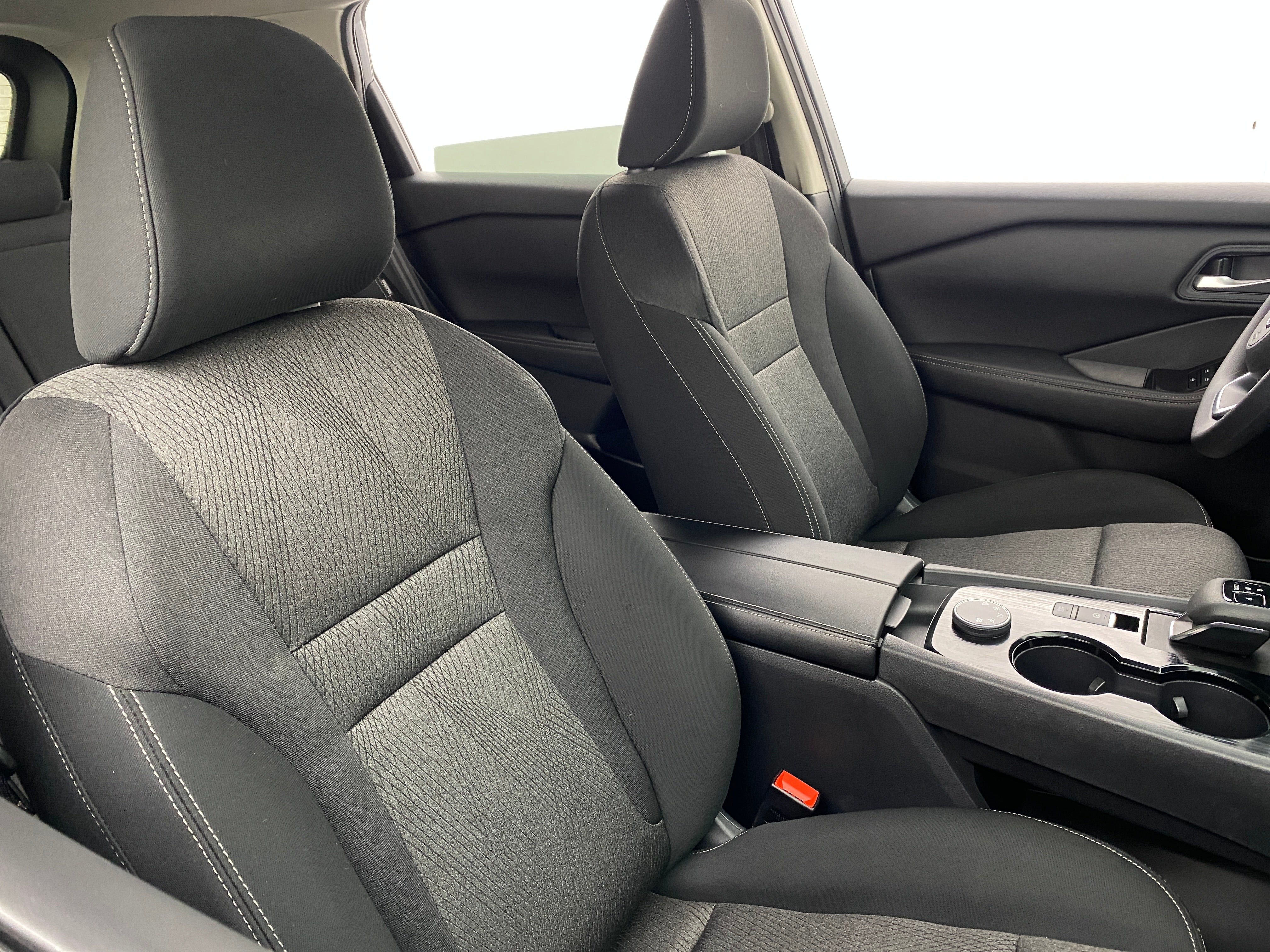 2024 Nissan Rogue SV 2