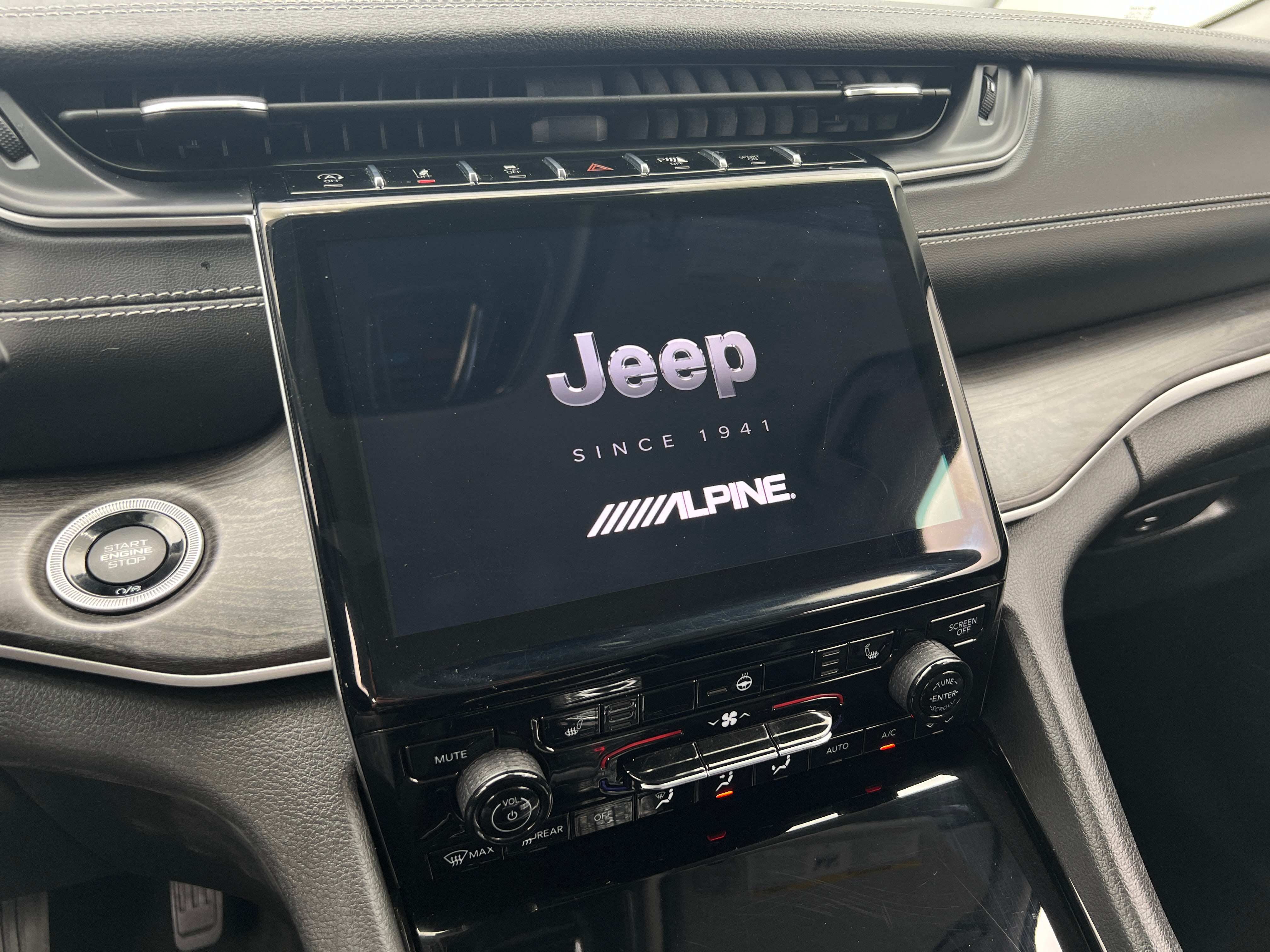 2022 Jeep Grand Cherokee L Limited Edition 3