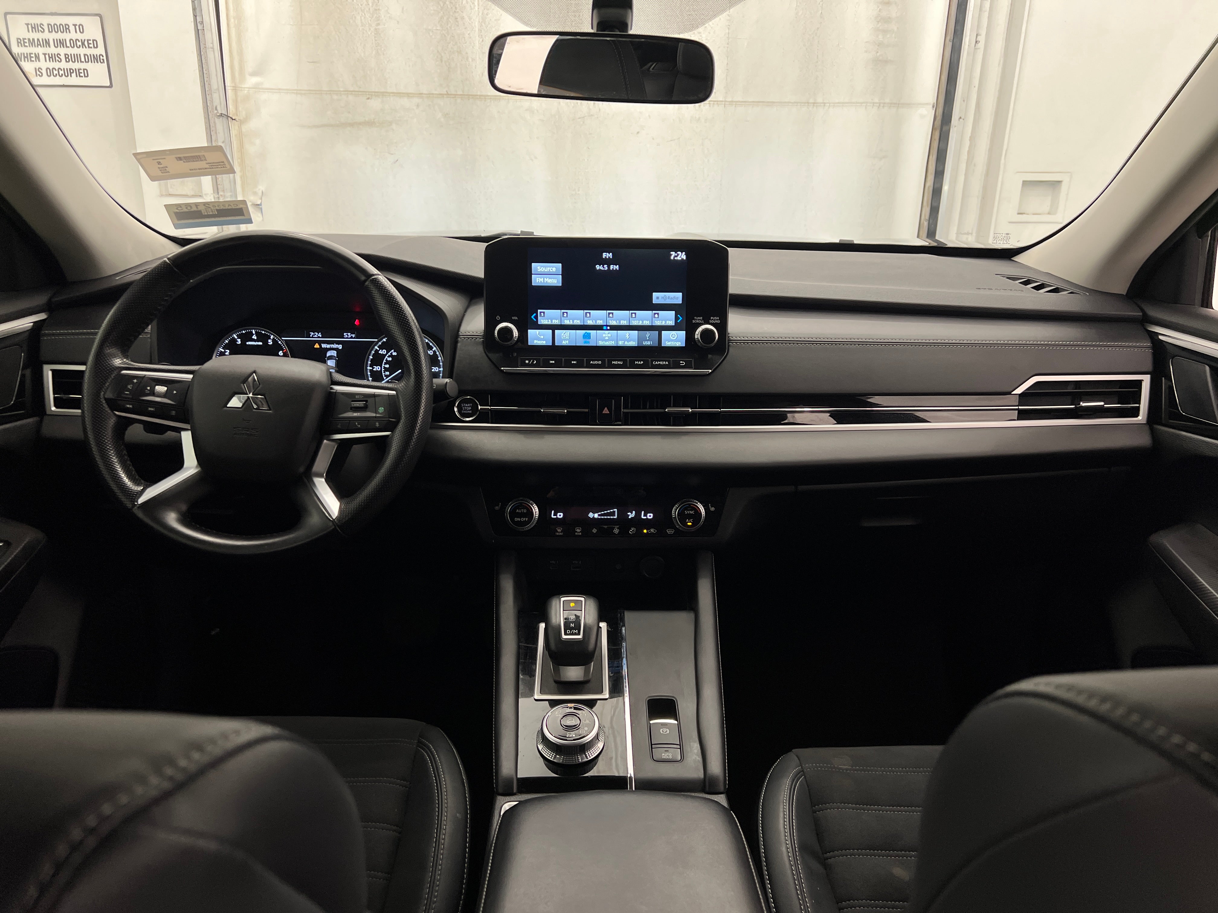 2022 Mitsubishi Outlander SE 2