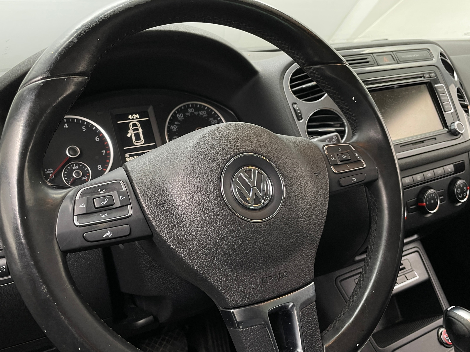 Thumbnail: 2014 Volkswagen Tiguan - 5