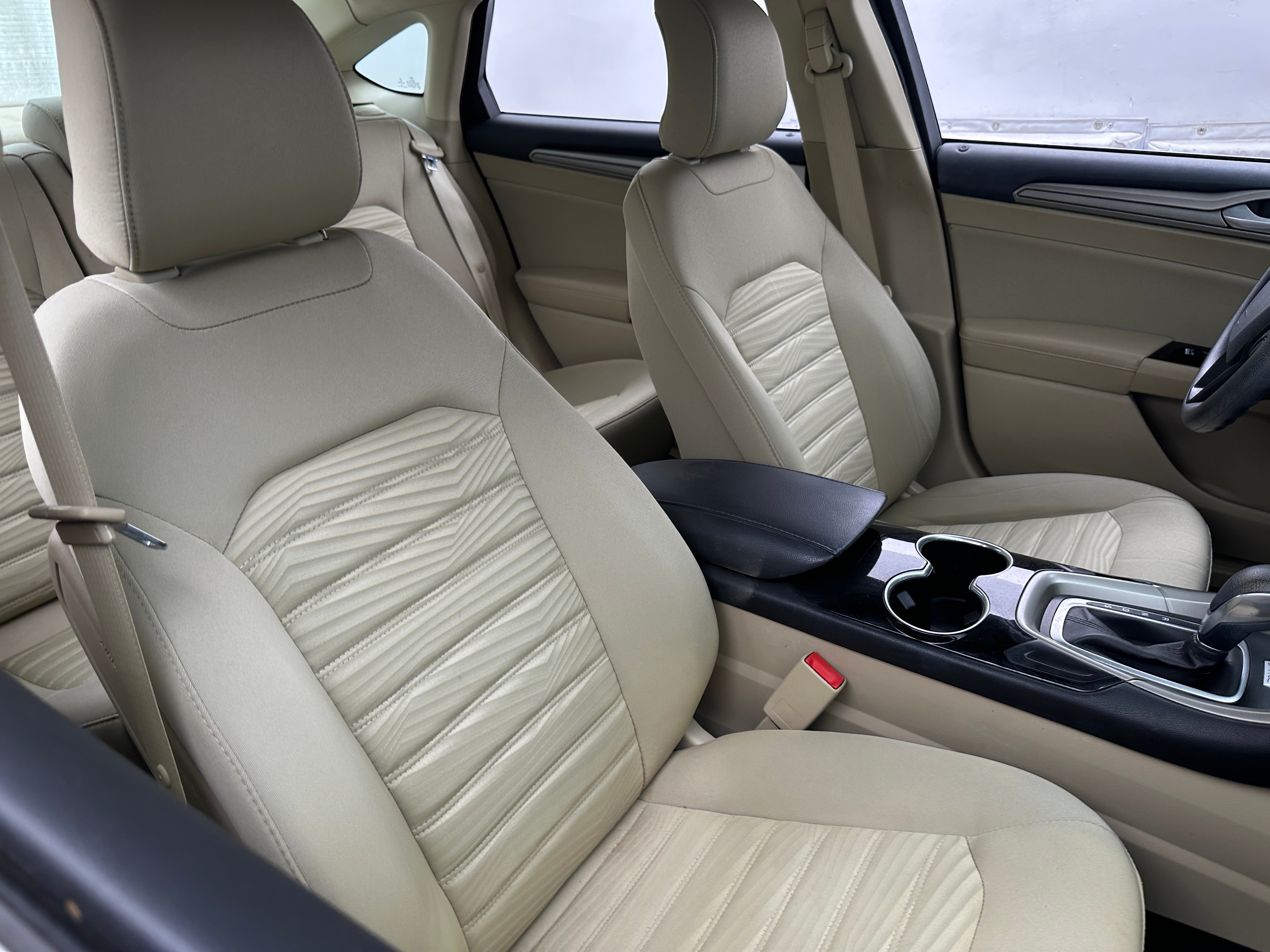 2016 Ford Fusion SE 2