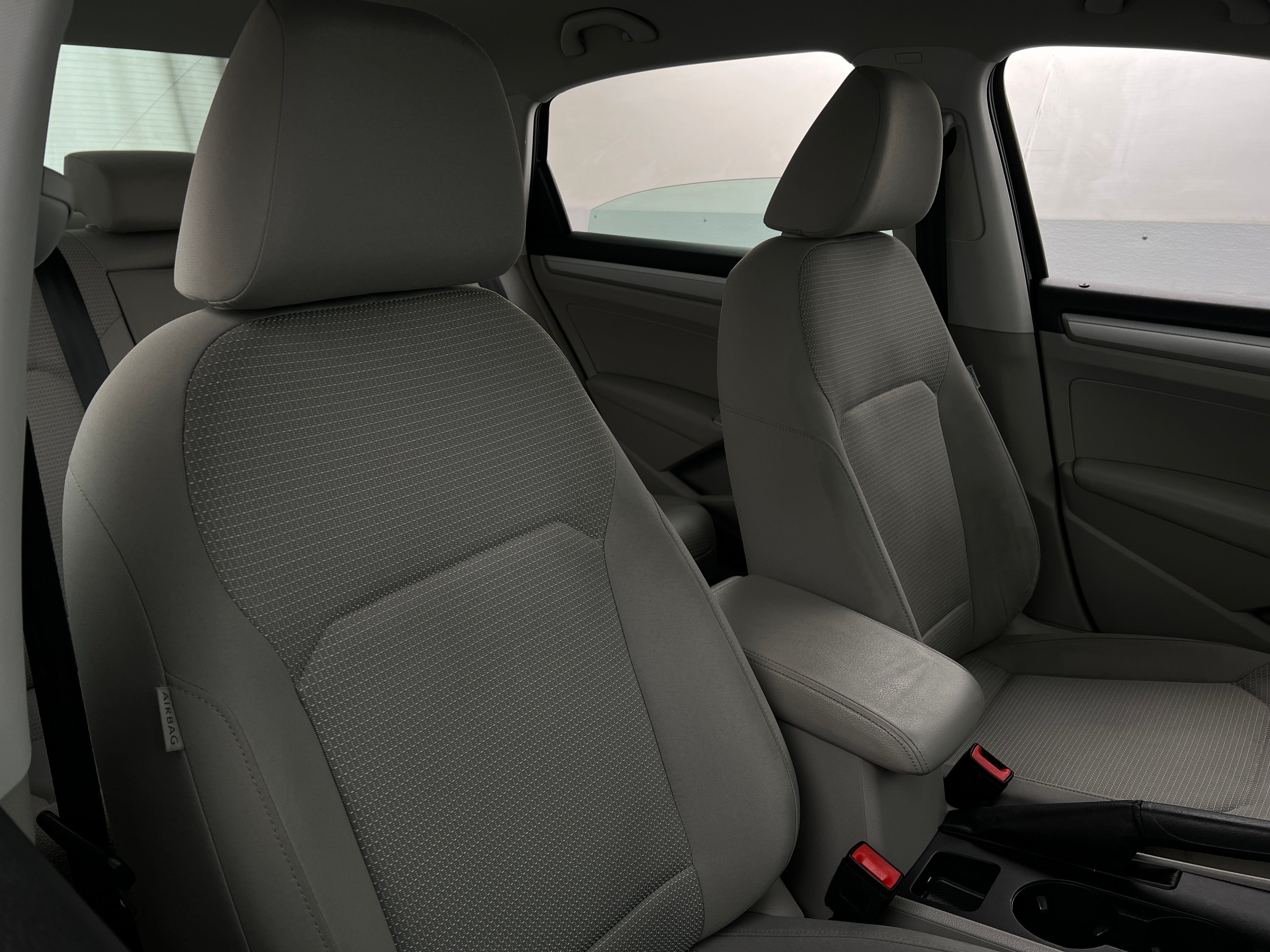 2016 Volkswagen Passat S 2
