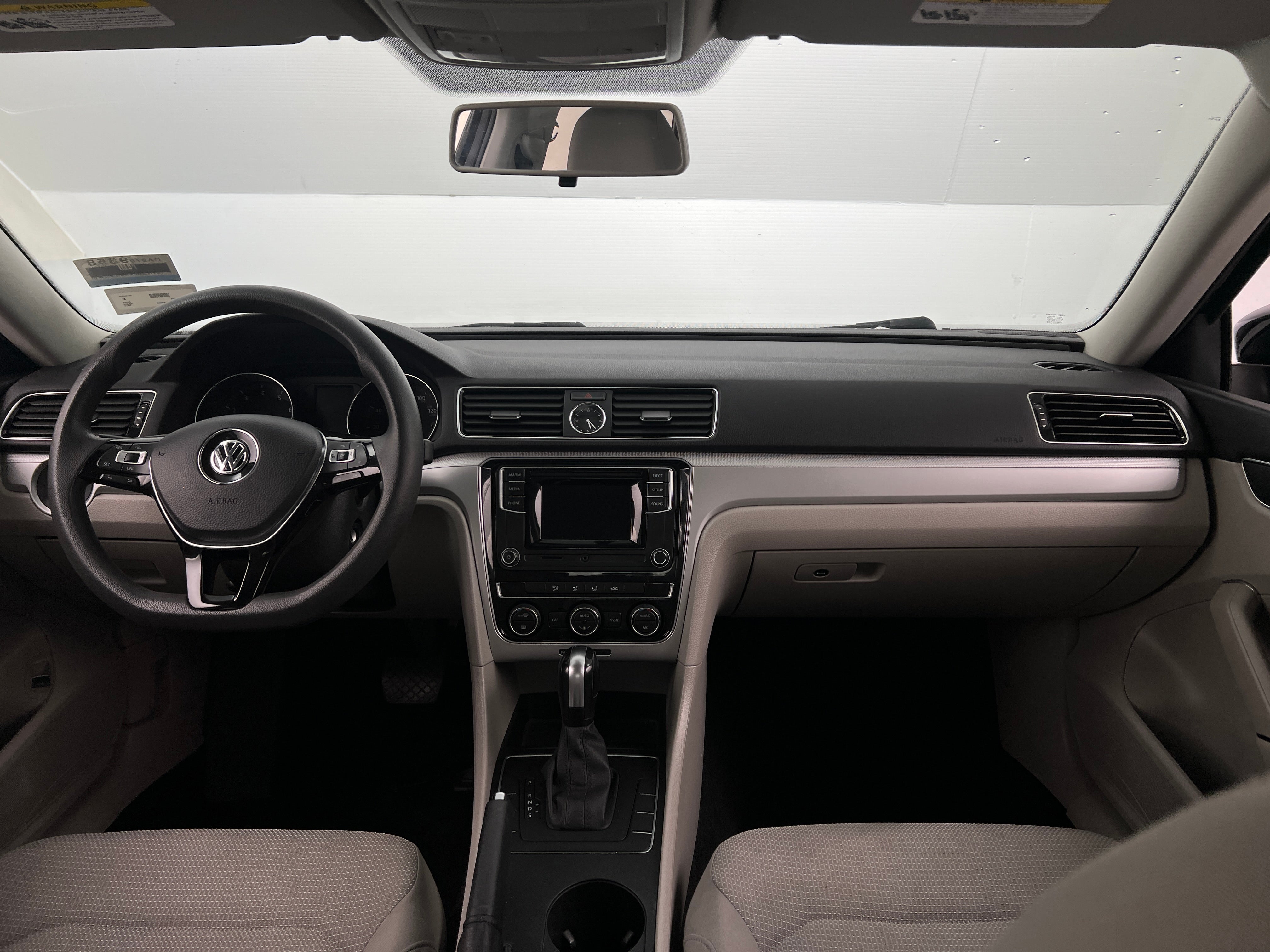 2016 Volkswagen Passat S 3