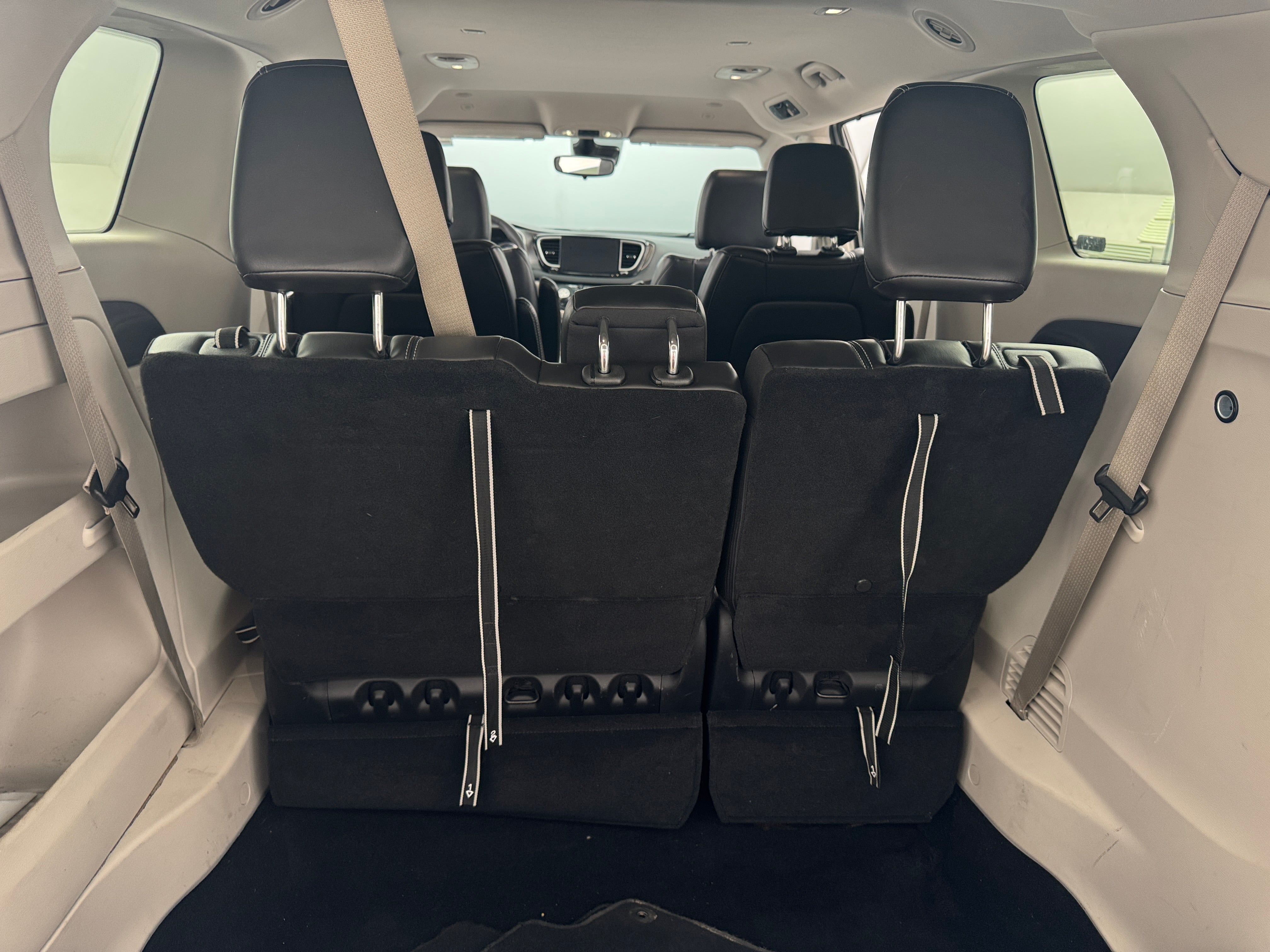 2023 Chrysler Pacifica Touring L 6
