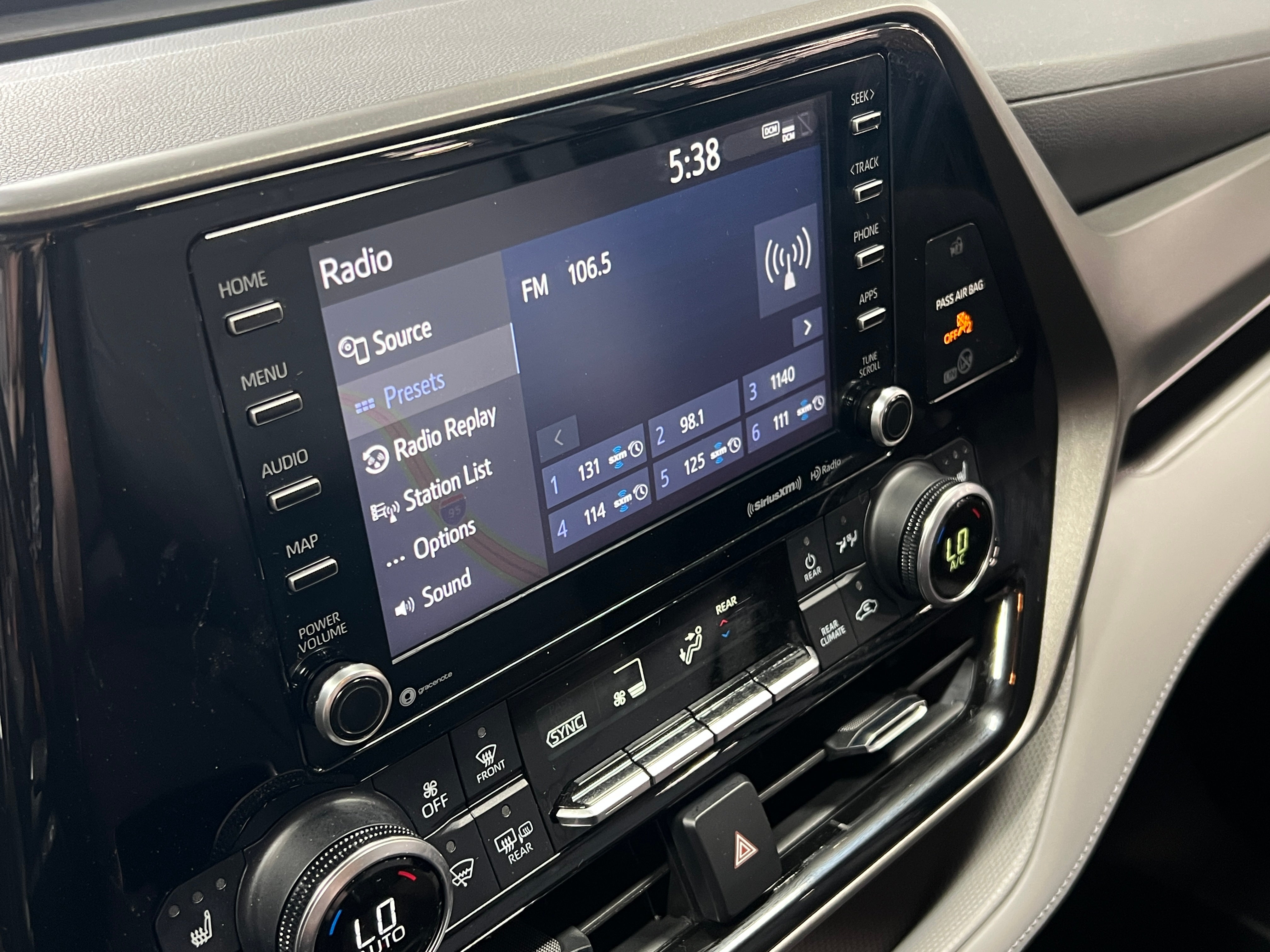 2021 Toyota Highlander XLE 3