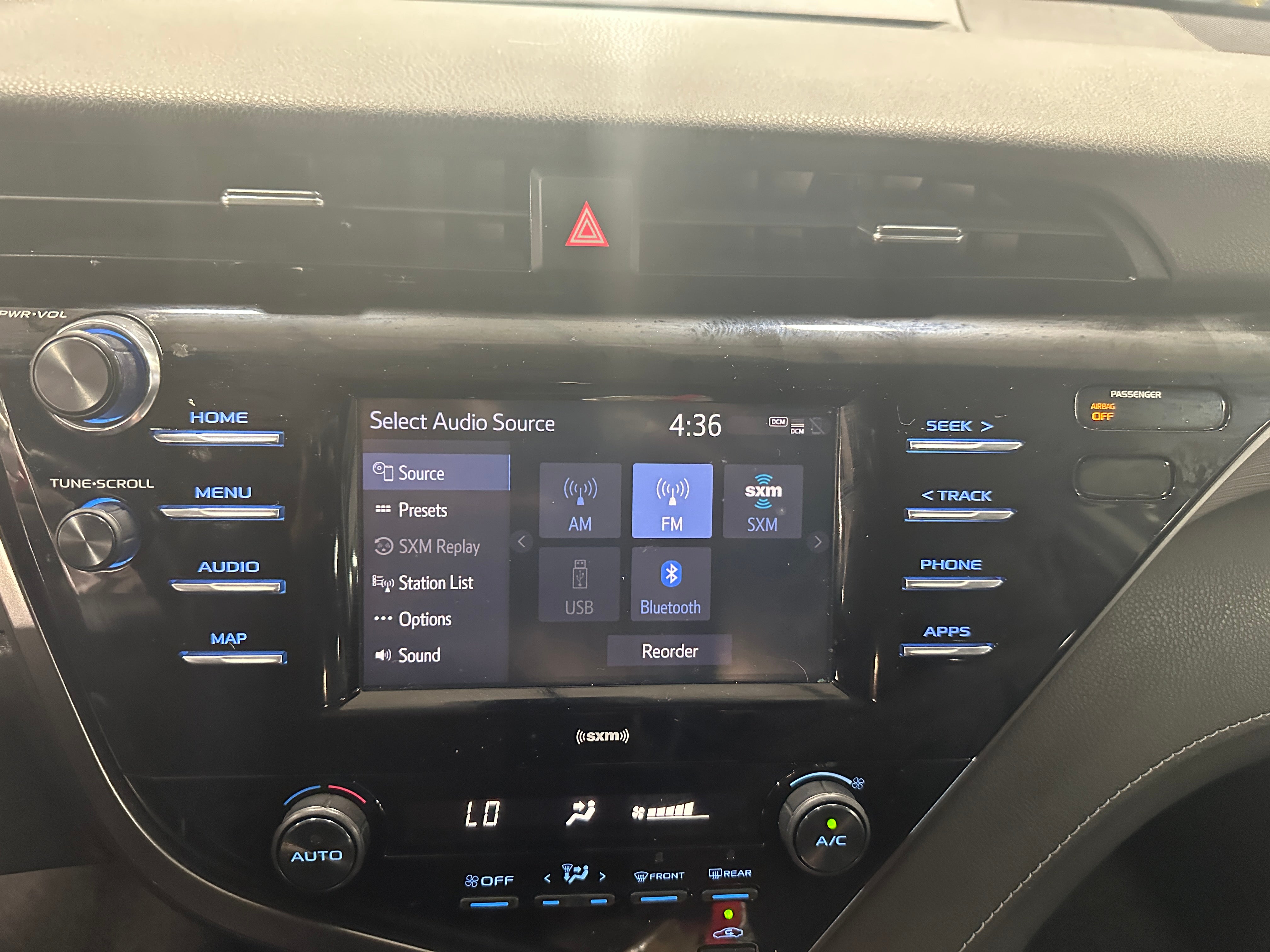 2020 Toyota Camry SE 3