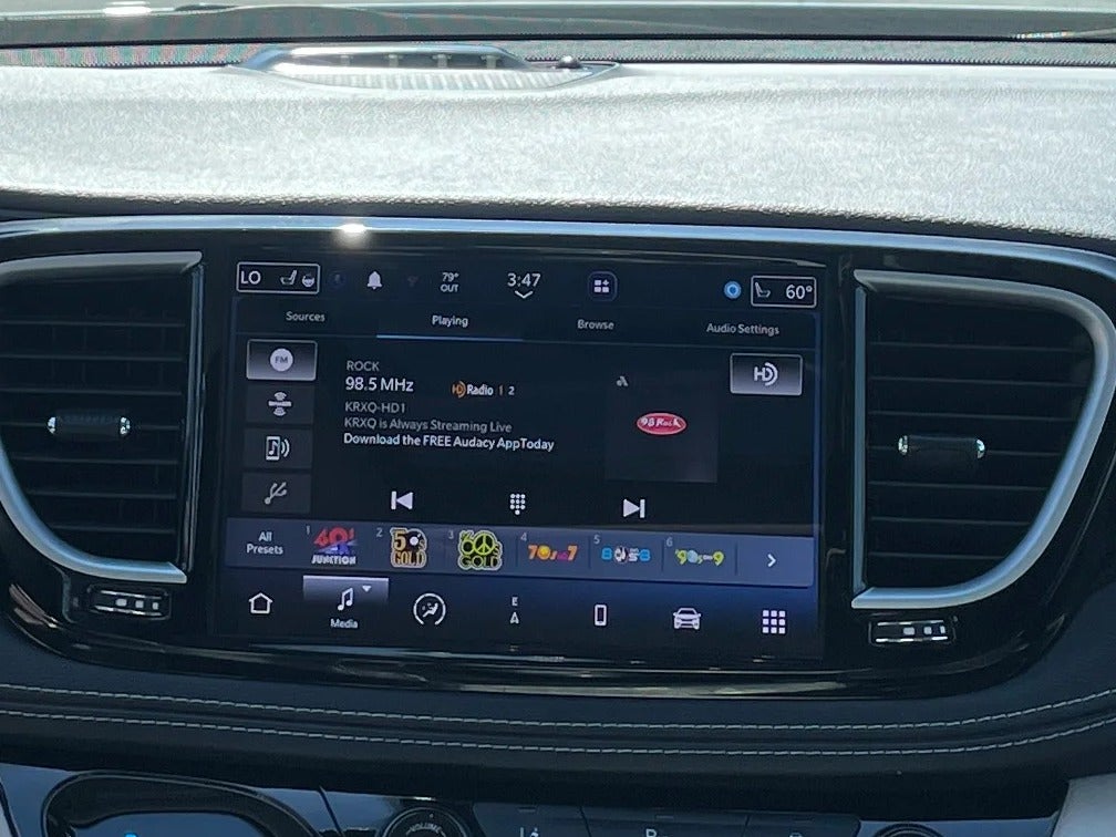 2023 Chrysler Pacifica Hybrid Limited 4