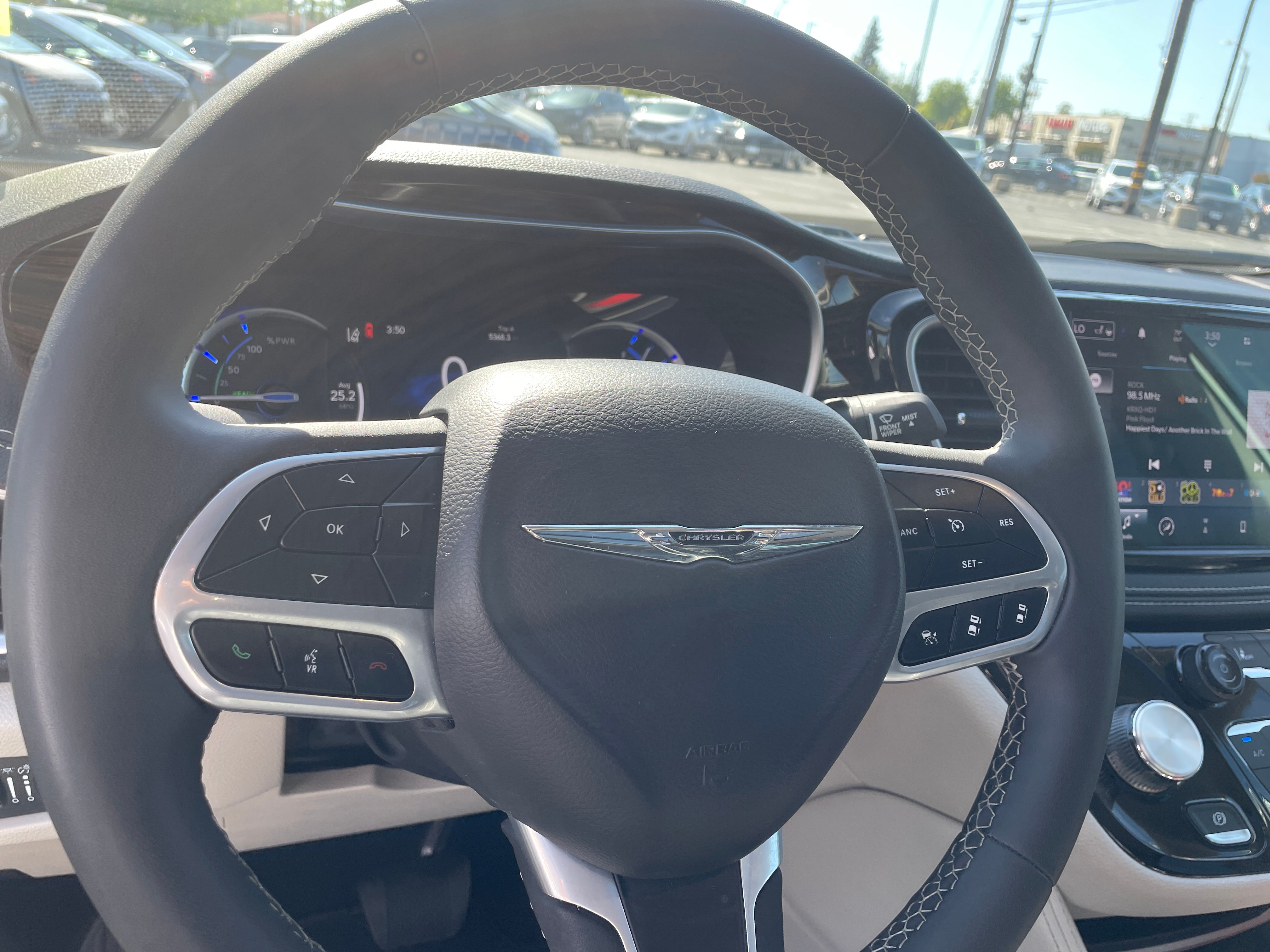 2023 Chrysler Pacifica Hybrid Limited 5