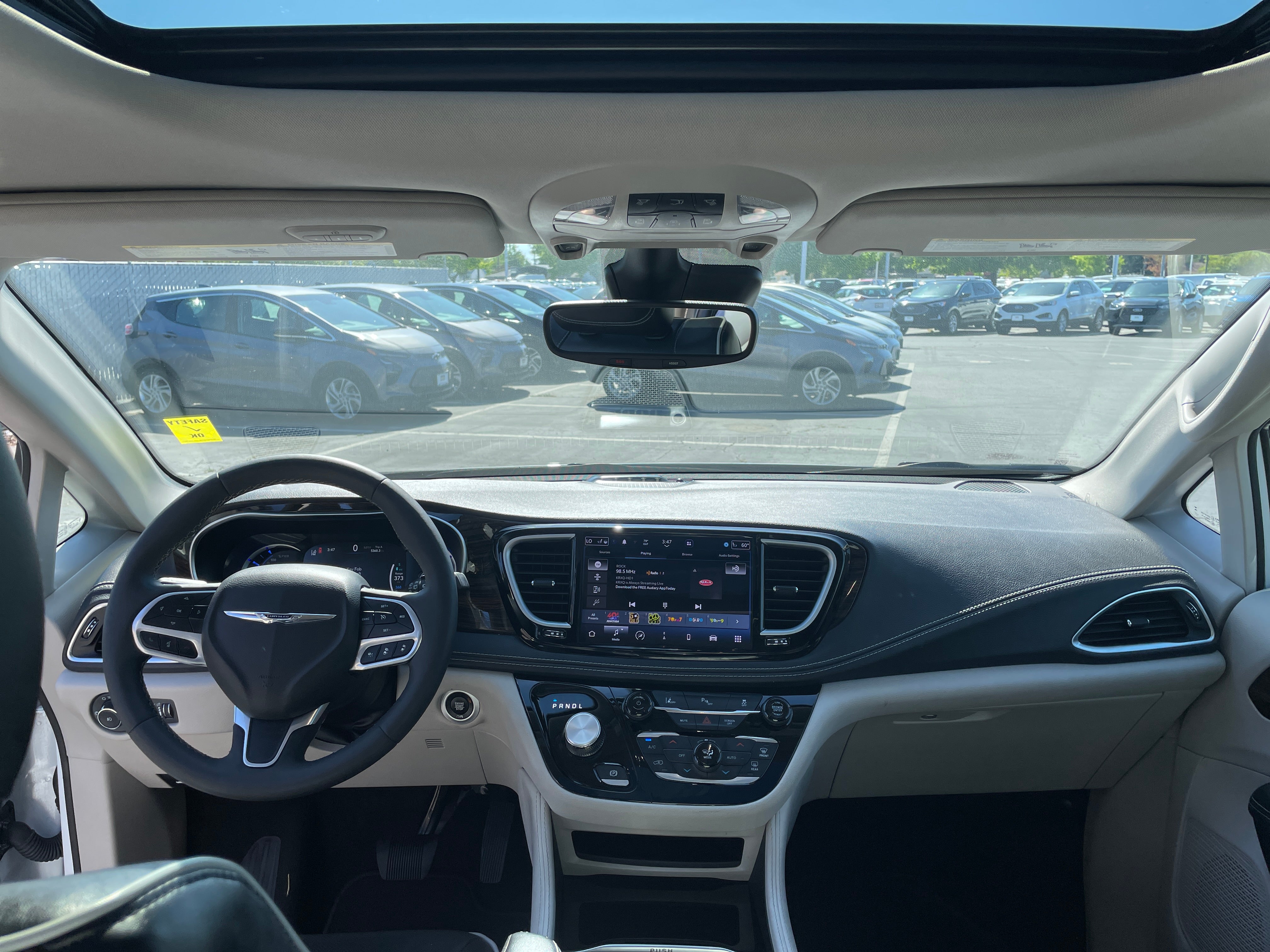 2023 Chrysler Pacifica Hybrid Limited 3