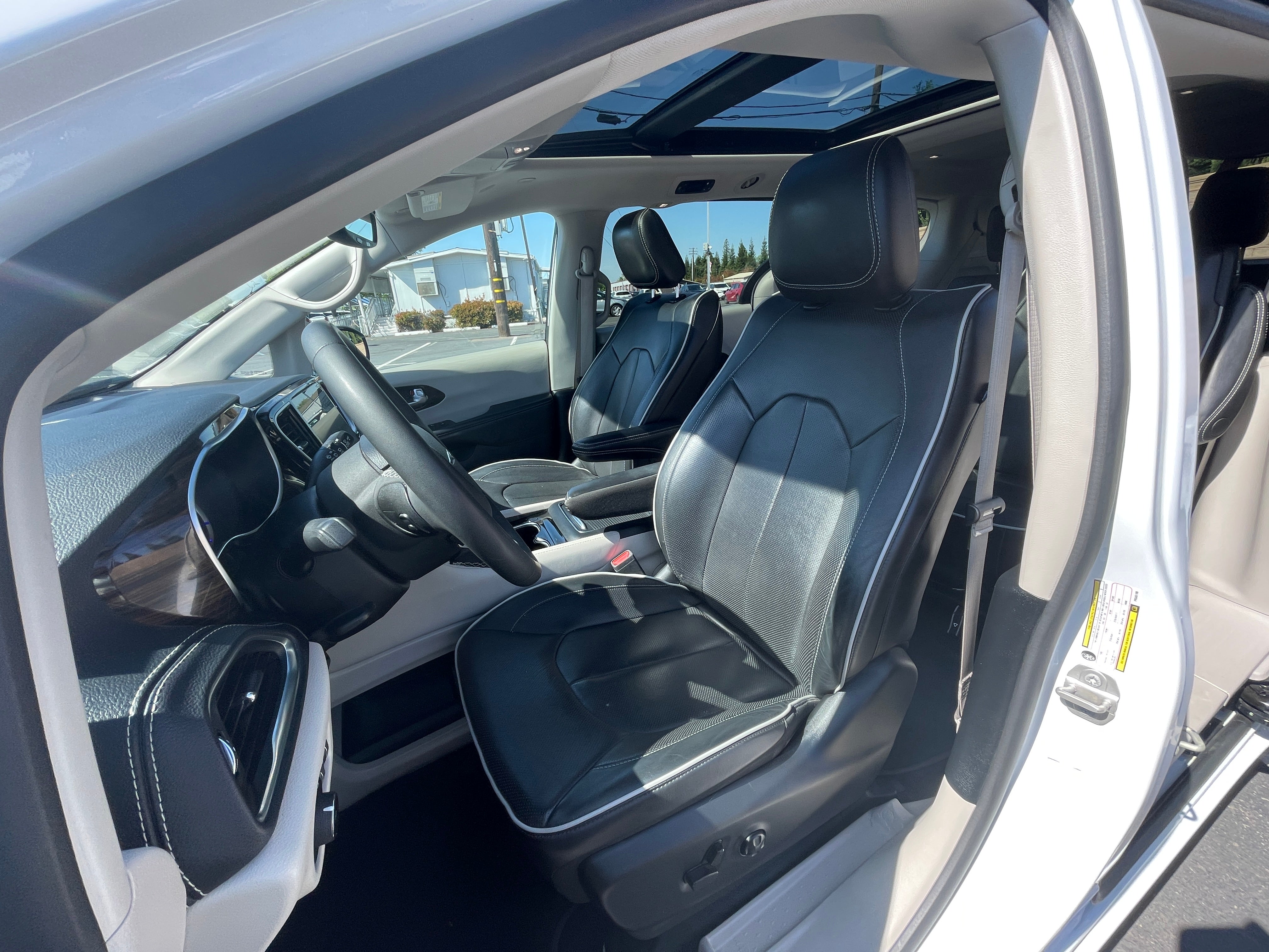 2023 Chrysler Pacifica Hybrid Limited 2